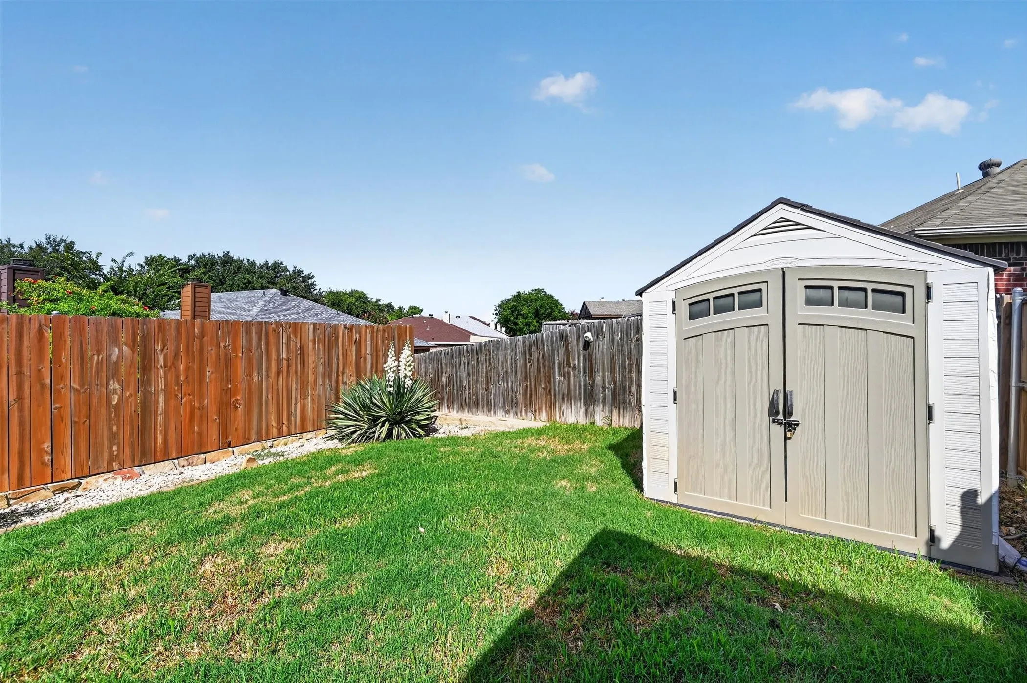Single Family Residence For Sale in Tarrant County , 5440 Trout Creek Court, Watauga, Texas 76137, 3 Bedroom, 2 Bathroom, 2 Garage spaces, 1,852 Sqft, built in 2000, mls#21337035, Real Estate Agent in Watauga, Homes For Sale in Tarrant county, Homes For Sale in Watauga, Realtor in Watauga Texas, Real Estate Brokerage Independent Realty Texas, Luminita Cordes Realtor