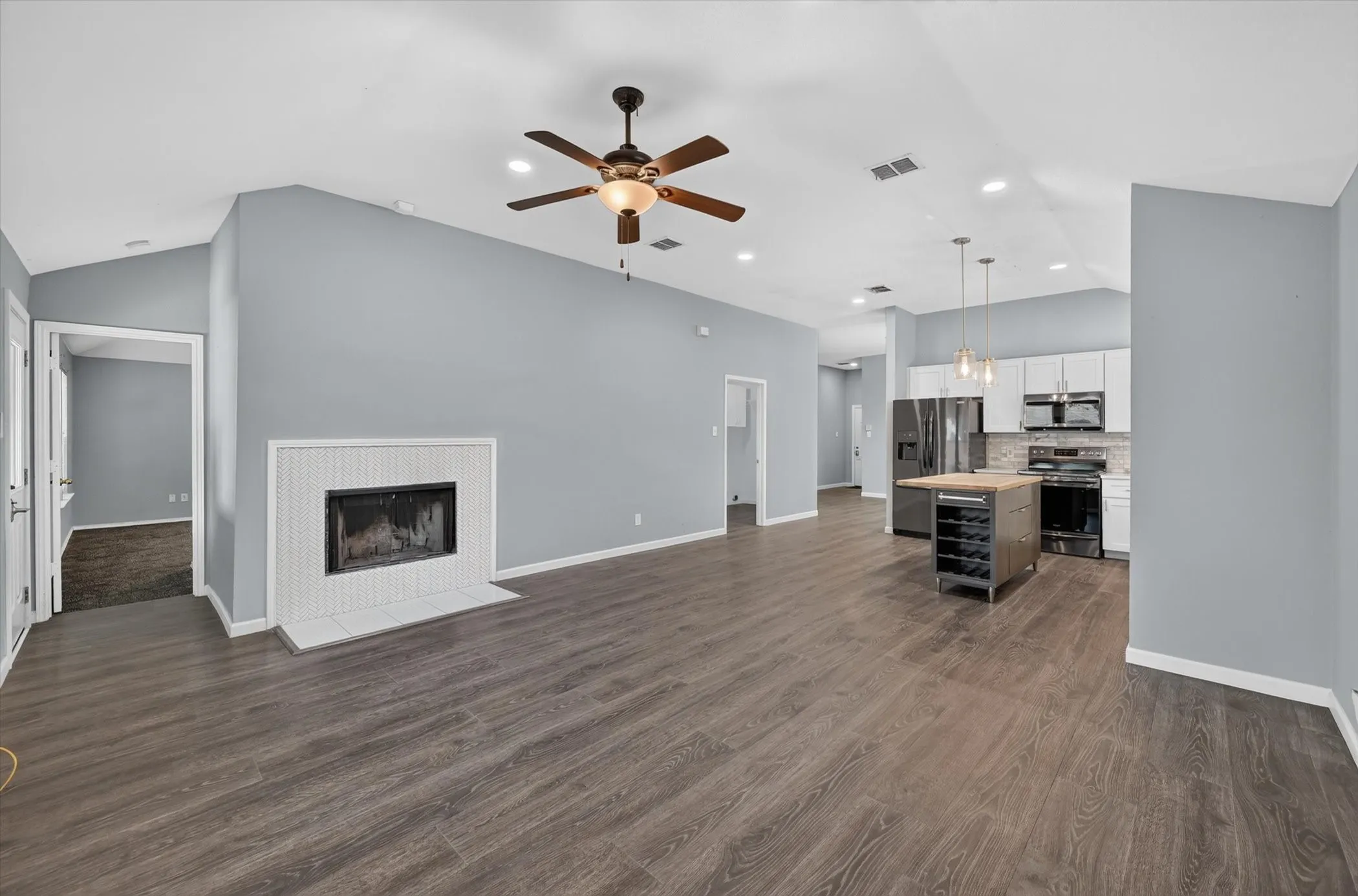 Single Family Residence For Sale in Tarrant County , 5440 Trout Creek Court, Watauga, Texas 76137, 3 Bedroom, 2 Bathroom, 2 Garage spaces, 1,852 Sqft, built in 2000, mls#21337035, Real Estate Agent in Watauga, Homes For Sale in Tarrant county, Homes For Sale in Watauga, Realtor in Watauga Texas, Real Estate Brokerage Independent Realty Texas, Luminita Cordes Realtor