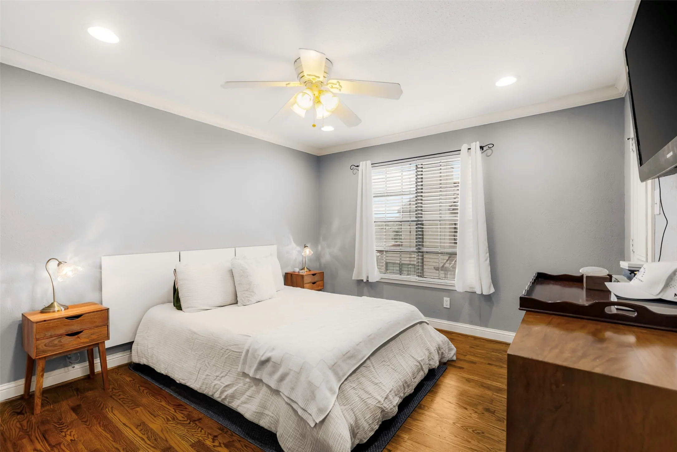 Bedroom featuring wood-finish flooring, recessed lighting, and a ceiling fan