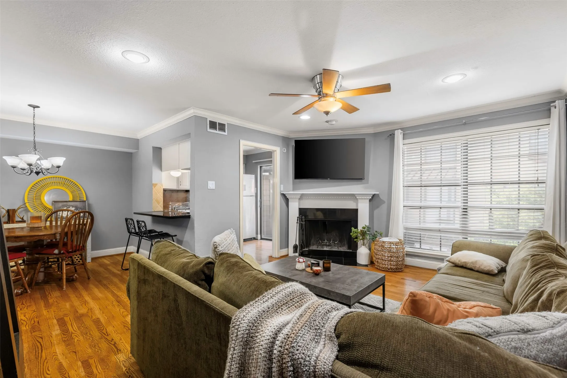 Condominium For Sale in Dallas County , 4800 Northway Drive 18A, Dallas, Texas 75206, 1 Bedroom, 2 Bathroom, 1 Garage spaces, 920 Sqft, built in 1981, mls#21338168, Real Estate Agent in Dallas, Homes For Sale in Dallas county, Homes For Sale in Dallas, Realtor in Dallas Texas, Real Estate Brokerage Independent Realty Texas, Luminita Cordes Realtor