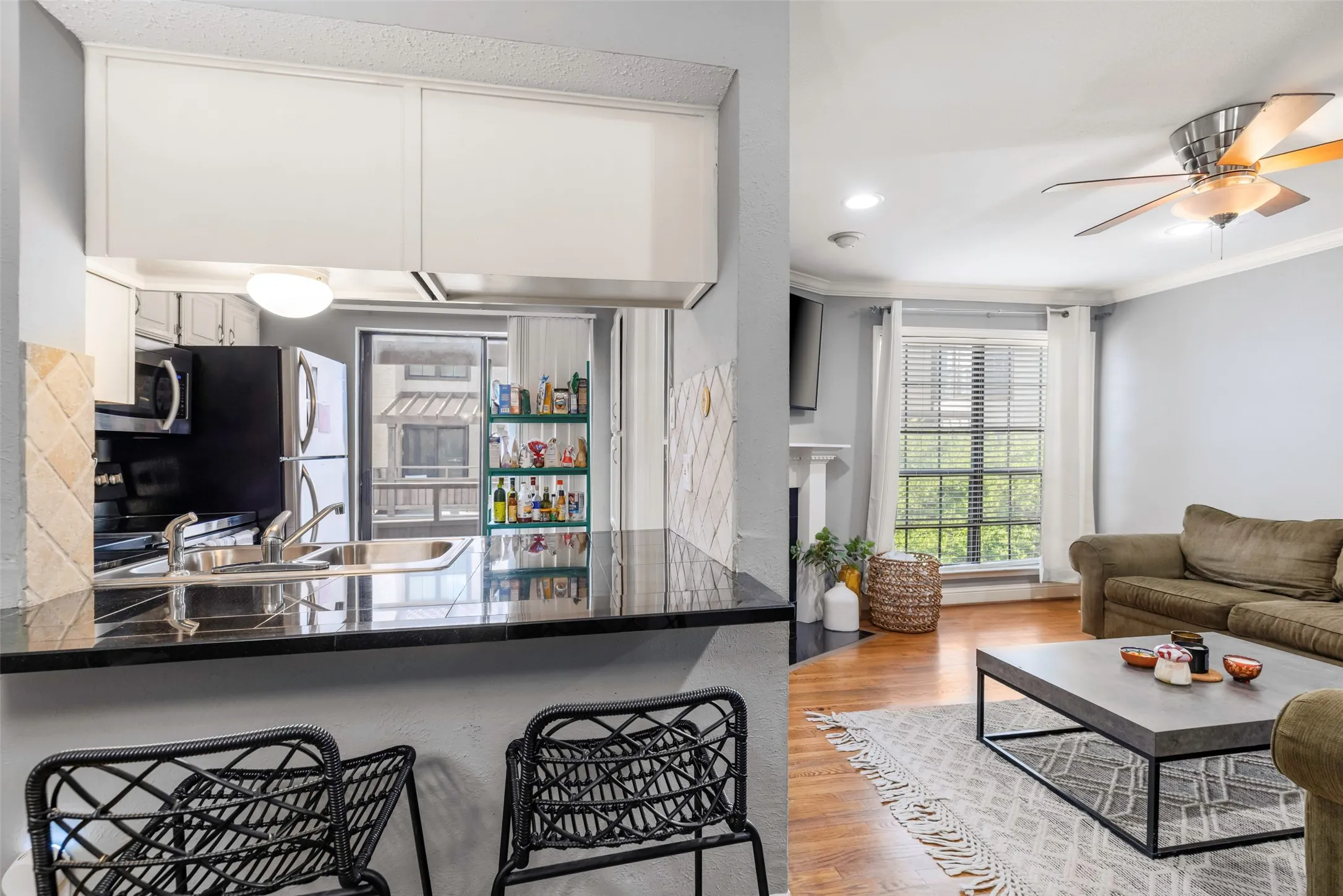 Condominium For Sale in Dallas County , 4800 Northway Drive 18A, Dallas, Texas 75206, 1 Bedroom, 2 Bathroom, 1 Garage spaces, 920 Sqft, built in 1981, mls#21338168, Real Estate Agent in Dallas, Homes For Sale in Dallas county, Homes For Sale in Dallas, Realtor in Dallas Texas, Real Estate Brokerage Independent Realty Texas, Luminita Cordes Realtor