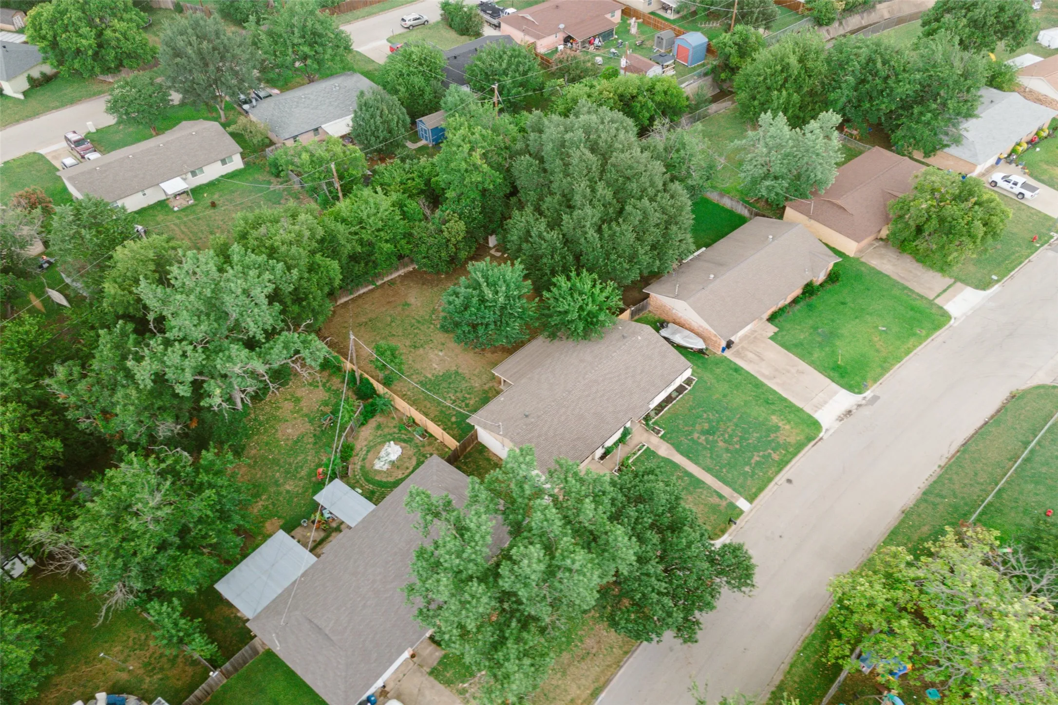 Single Family Residence For Sale in Tarrant County , 1005 Keller Avenue, Benbrook, Texas 76126, 3 Bedroom, 2 Bathroom, 2 Garage spaces, 1,411 Sqft, built in 1969, mls#21336164, Real Estate Agent in Benbrook, Homes For Sale in Tarrant county, Homes For Sale in Benbrook, Realtor in Benbrook Texas, Real Estate Brokerage Independent Realty Texas, Luminita Cordes Realtor