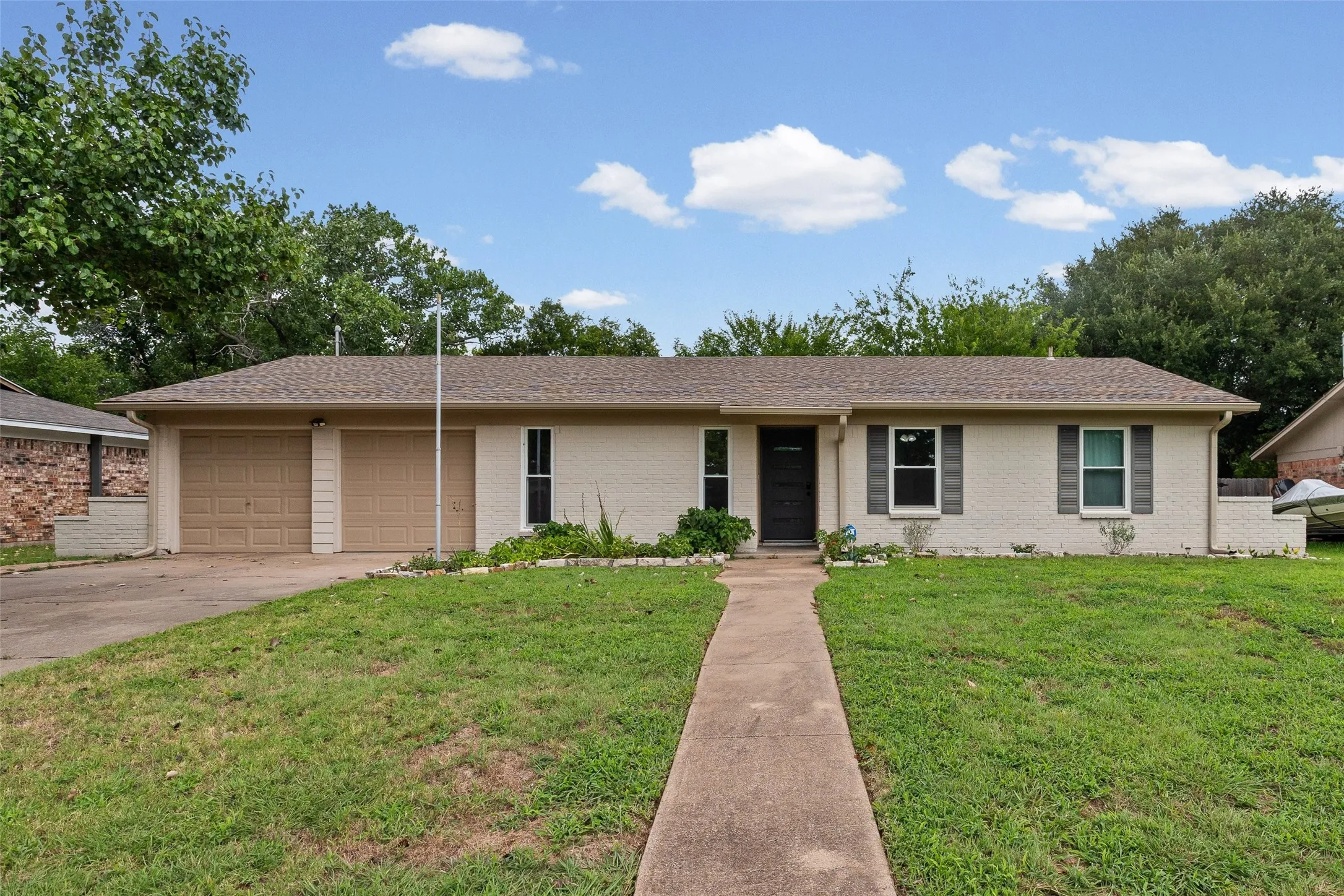 Single Family Residence For Sale in Tarrant County , 1005 Keller Avenue, Benbrook, Texas 76126, 3 Bedroom, 2 Bathroom, 2 Garage spaces, 1,411 Sqft, built in 1969, mls#21336164, Real Estate Agent in Benbrook, Homes For Sale in Tarrant county, Homes For Sale in Benbrook, Realtor in Benbrook Texas, Real Estate Brokerage Independent Realty Texas, Luminita Cordes Realtor