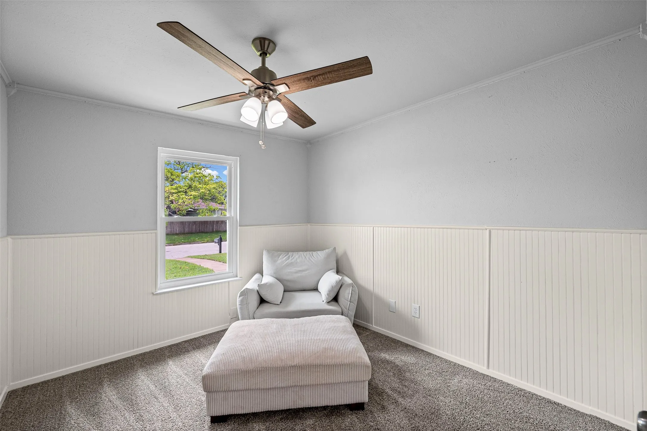 Large window with lots of natural light.
