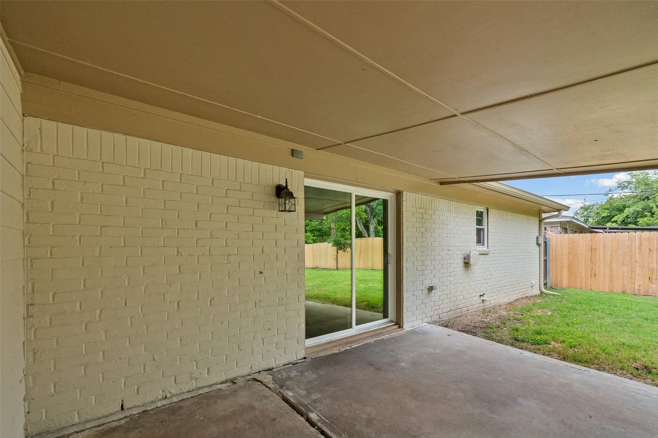 Single Family Residence For Sale in Tarrant County , 1005 Keller Avenue, Benbrook, Texas 76126, 3 Bedroom, 2 Bathroom, 2 Garage spaces, 1,411 Sqft, built in 1969, mls#21336164, Real Estate Agent in Benbrook, Homes For Sale in Tarrant county, Homes For Sale in Benbrook, Realtor in Benbrook Texas, Real Estate Brokerage Independent Realty Texas, Luminita Cordes Realtor