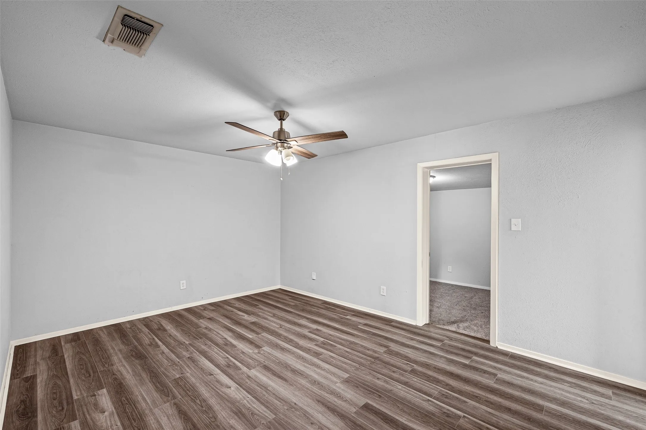 Single Family Residence For Sale in Tarrant County , 1005 Keller Avenue, Benbrook, Texas 76126, 3 Bedroom, 2 Bathroom, 2 Garage spaces, 1,411 Sqft, built in 1969, mls#21336164, Real Estate Agent in Benbrook, Homes For Sale in Tarrant county, Homes For Sale in Benbrook, Realtor in Benbrook Texas, Real Estate Brokerage Independent Realty Texas, Luminita Cordes Realtor