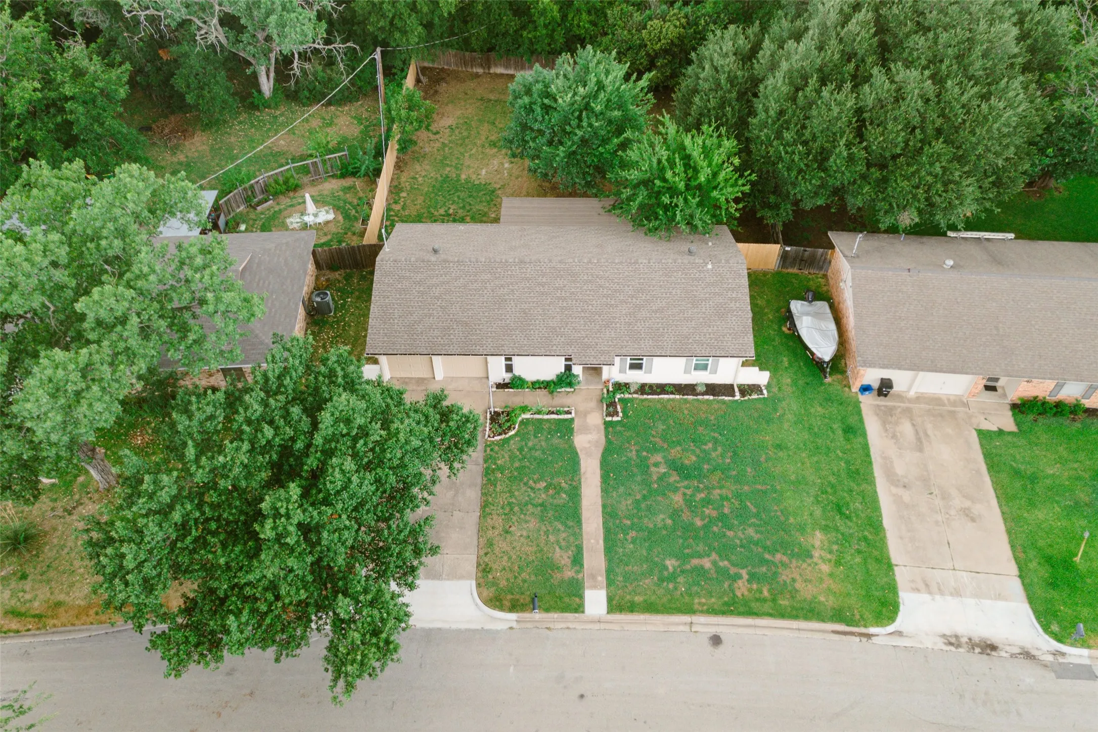 Single Family Residence For Sale in Tarrant County , 1005 Keller Avenue, Benbrook, Texas 76126, 3 Bedroom, 2 Bathroom, 2 Garage spaces, 1,411 Sqft, built in 1969, mls#21336164, Real Estate Agent in Benbrook, Homes For Sale in Tarrant county, Homes For Sale in Benbrook, Realtor in Benbrook Texas, Real Estate Brokerage Independent Realty Texas, Luminita Cordes Realtor