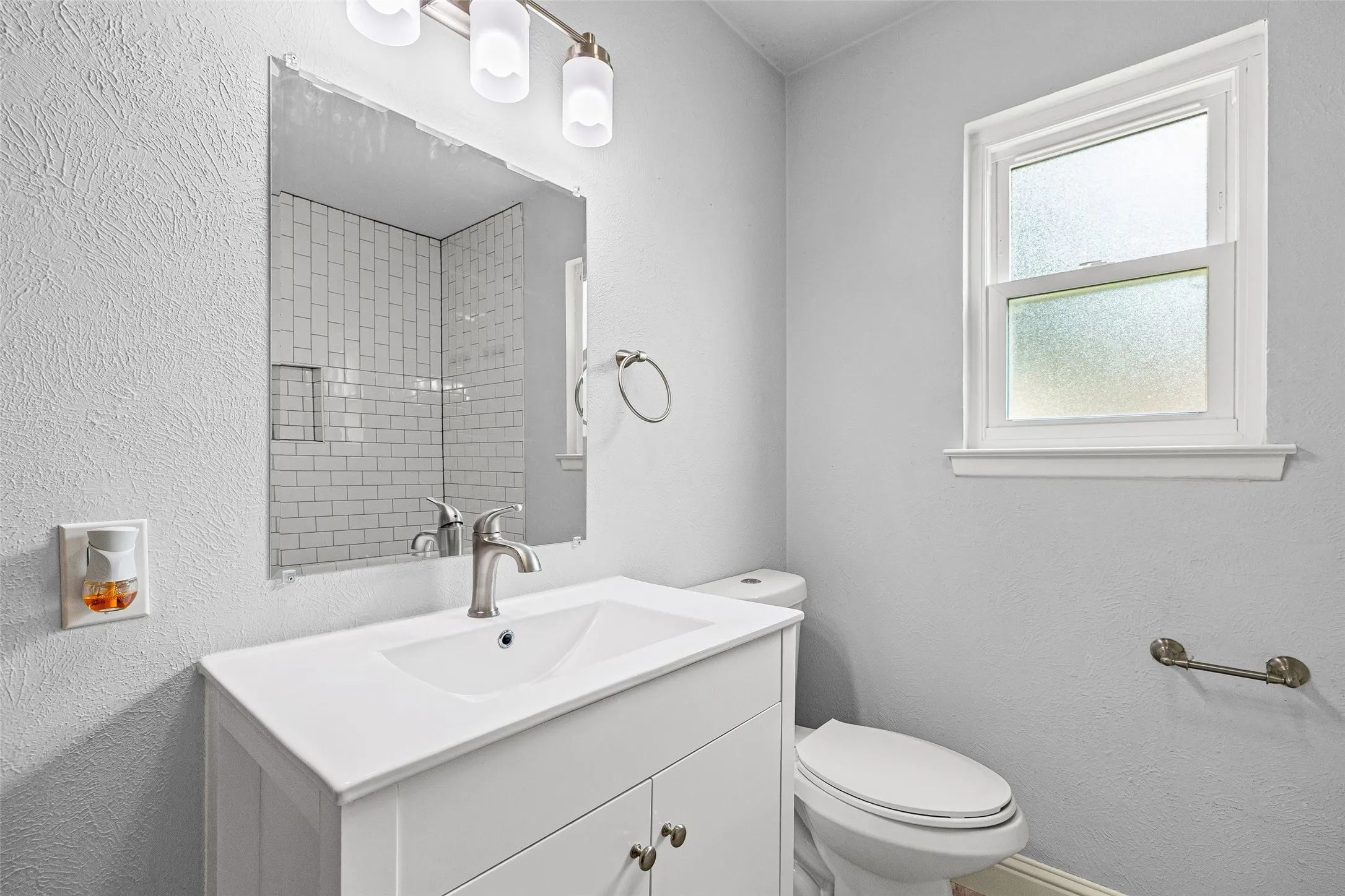 Single Family Residence For Sale in Tarrant County , 1005 Keller Avenue, Benbrook, Texas 76126, 3 Bedroom, 2 Bathroom, 2 Garage spaces, 1,411 Sqft, built in 1969, mls#21336164, Real Estate Agent in Benbrook, Homes For Sale in Tarrant county, Homes For Sale in Benbrook, Realtor in Benbrook Texas, Real Estate Brokerage Independent Realty Texas, Luminita Cordes Realtor