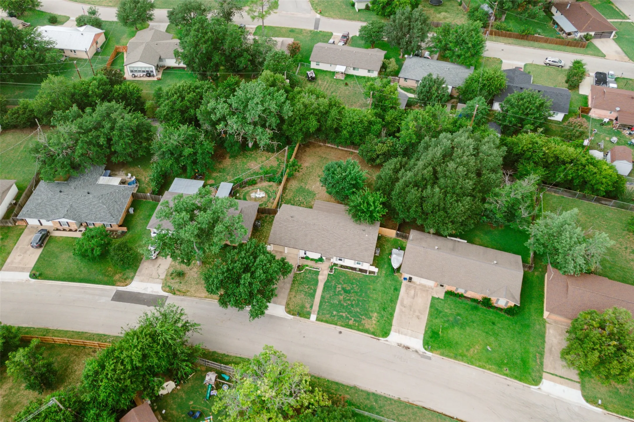 Single Family Residence For Sale in Tarrant County , 1005 Keller Avenue, Benbrook, Texas 76126, 3 Bedroom, 2 Bathroom, 2 Garage spaces, 1,411 Sqft, built in 1969, mls#21336164, Real Estate Agent in Benbrook, Homes For Sale in Tarrant county, Homes For Sale in Benbrook, Realtor in Benbrook Texas, Real Estate Brokerage Independent Realty Texas, Luminita Cordes Realtor