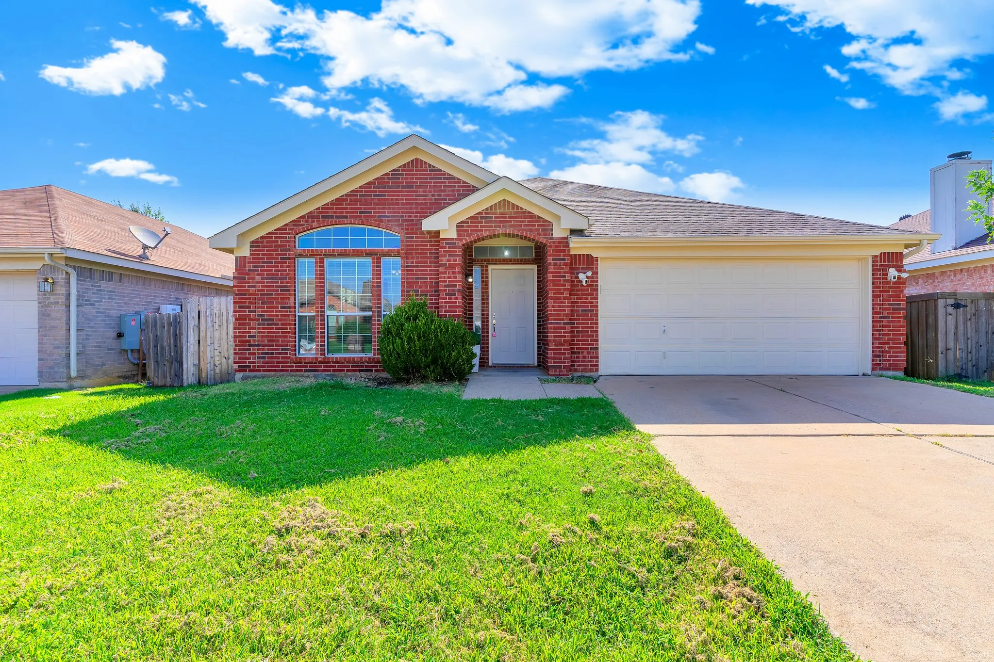 Single Family Residence For Rent in Tarrant County , 7321 Grass Valley Trail, Fort Worth, Texas 76123, 4 Bedroom, 2 Bathroom, 2 Garage spaces, 1,854 Sqft, built in 2003, mls#21330779, Real Estate Agent in Fort Worth, Homes For Rent in Tarrant county, Homes For Rent in Fort Worth, Realtor in Fort Worth Texas, Real Estate Brokerage Independent Realty Texas, Luminita Cordes Realtor
