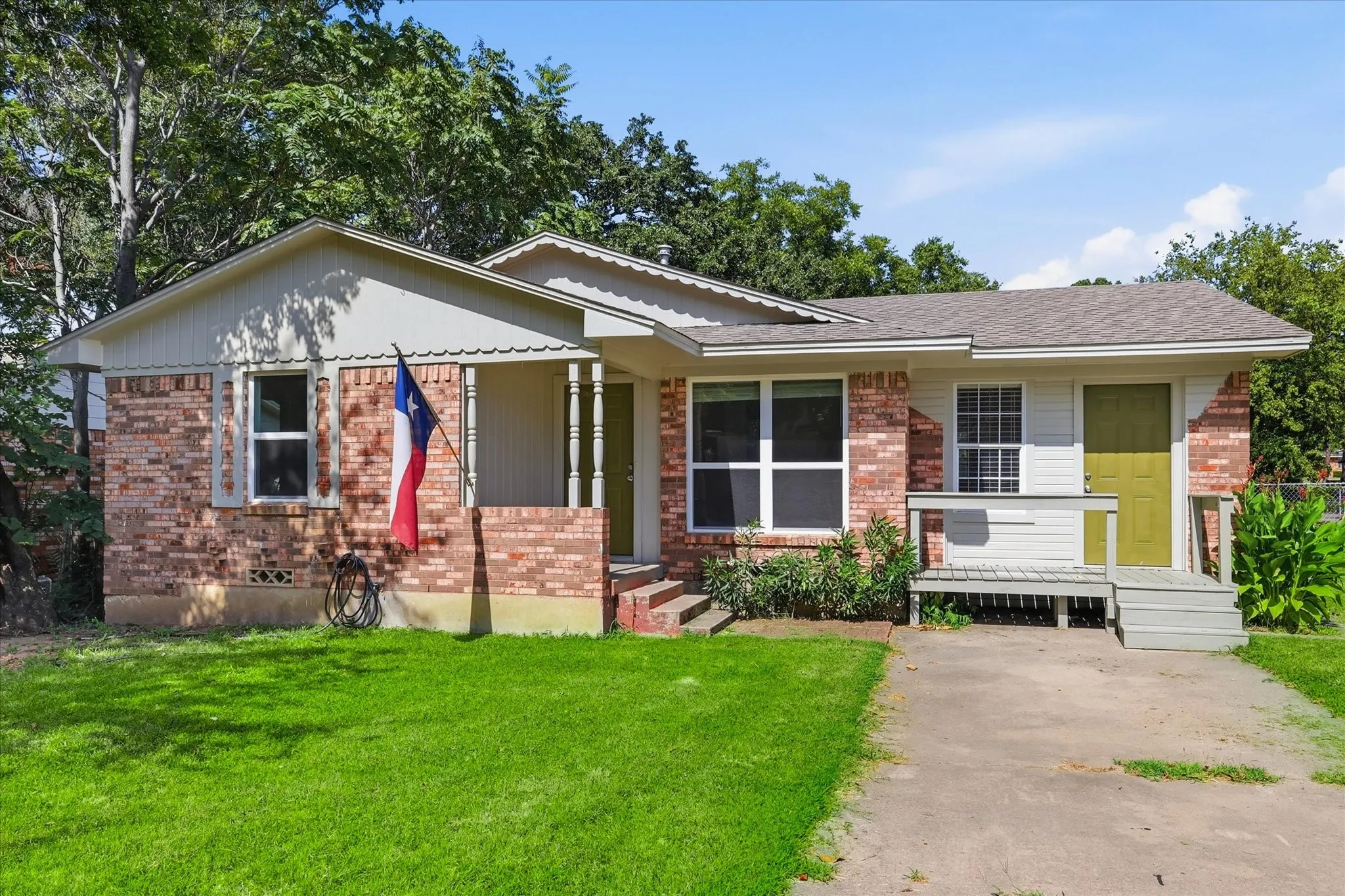 Single Family Residence For Sale in Denton County , 2017 Shawnee Street, Denton, Texas 76209, 4 Bedroom, 2 Bathroom, Garage spaces, 1,236 Sqft, built in 1956, mls#21337438, Real Estate Agent in Denton, Homes For Sale in Denton county, Homes For Sale in Denton, Realtor in Denton Texas, Real Estate Brokerage Independent Realty Texas, Luminita Cordes Realtor