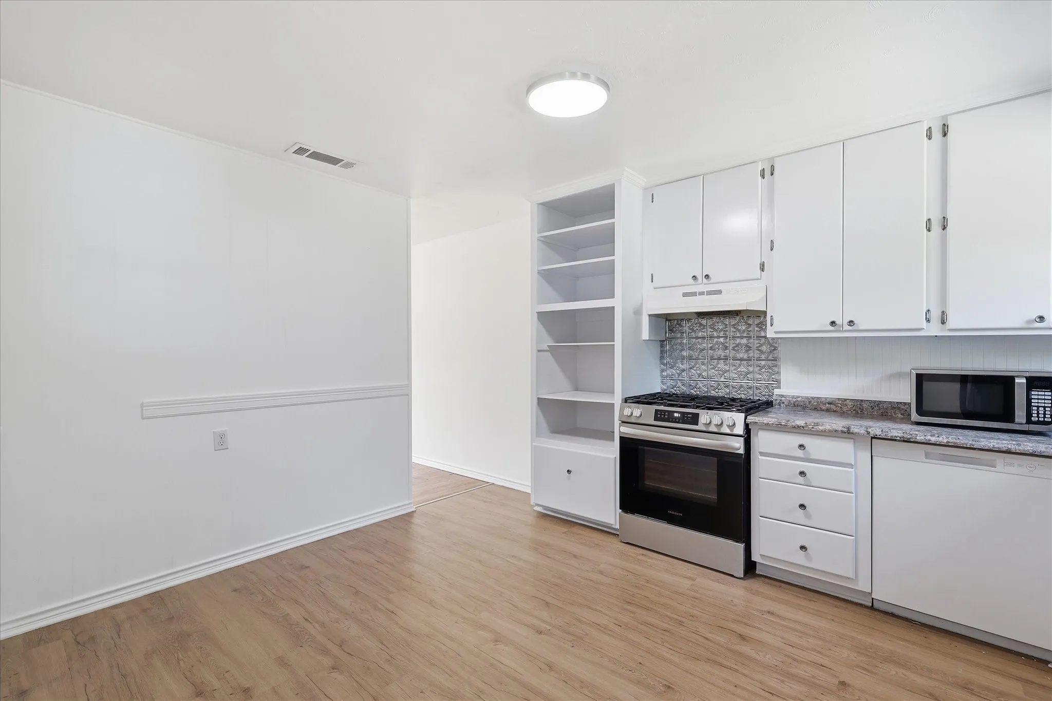 Single Family Residence For Sale in Denton County , 2017 Shawnee Street, Denton, Texas 76209, 4 Bedroom, 2 Bathroom, Garage spaces, 1,236 Sqft, built in 1956, mls#21337438, Real Estate Agent in Denton, Homes For Sale in Denton county, Homes For Sale in Denton, Realtor in Denton Texas, Real Estate Brokerage Independent Realty Texas, Luminita Cordes Realtor