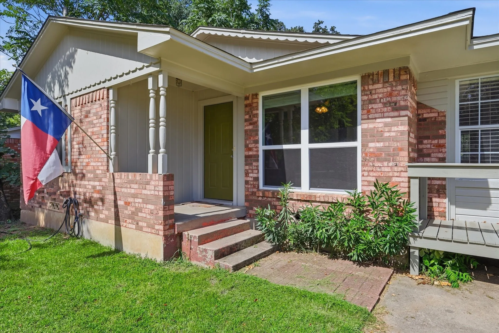 Single Family Residence For Sale in Denton County , 2017 Shawnee Street, Denton, Texas 76209, 4 Bedroom, 2 Bathroom, Garage spaces, 1,236 Sqft, built in 1956, mls#21337438, Real Estate Agent in Denton, Homes For Sale in Denton county, Homes For Sale in Denton, Realtor in Denton Texas, Real Estate Brokerage Independent Realty Texas, Luminita Cordes Realtor