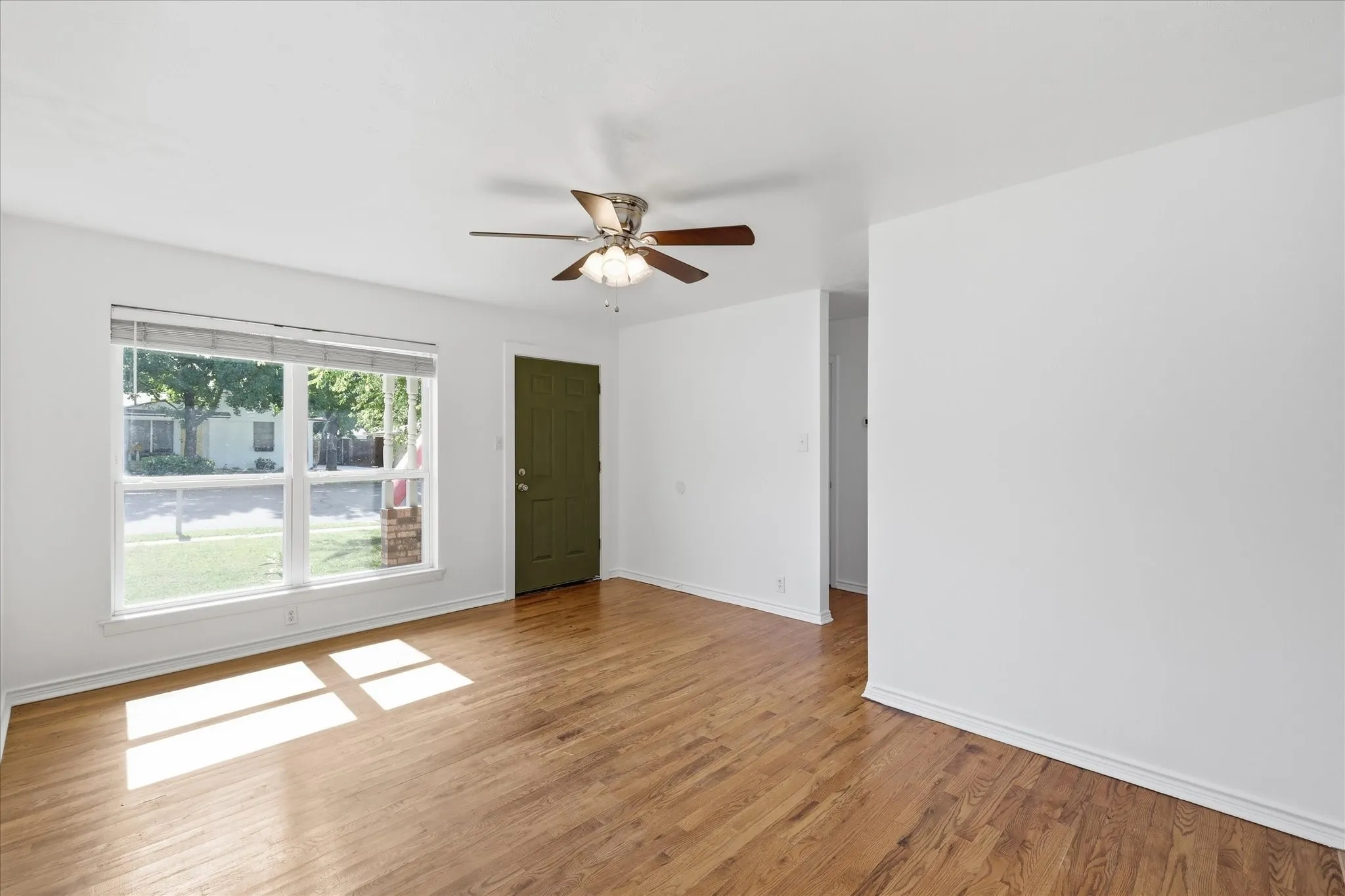 Single Family Residence For Sale in Denton County , 2017 Shawnee Street, Denton, Texas 76209, 4 Bedroom, 2 Bathroom, Garage spaces, 1,236 Sqft, built in 1956, mls#21337438, Real Estate Agent in Denton, Homes For Sale in Denton county, Homes For Sale in Denton, Realtor in Denton Texas, Real Estate Brokerage Independent Realty Texas, Luminita Cordes Realtor