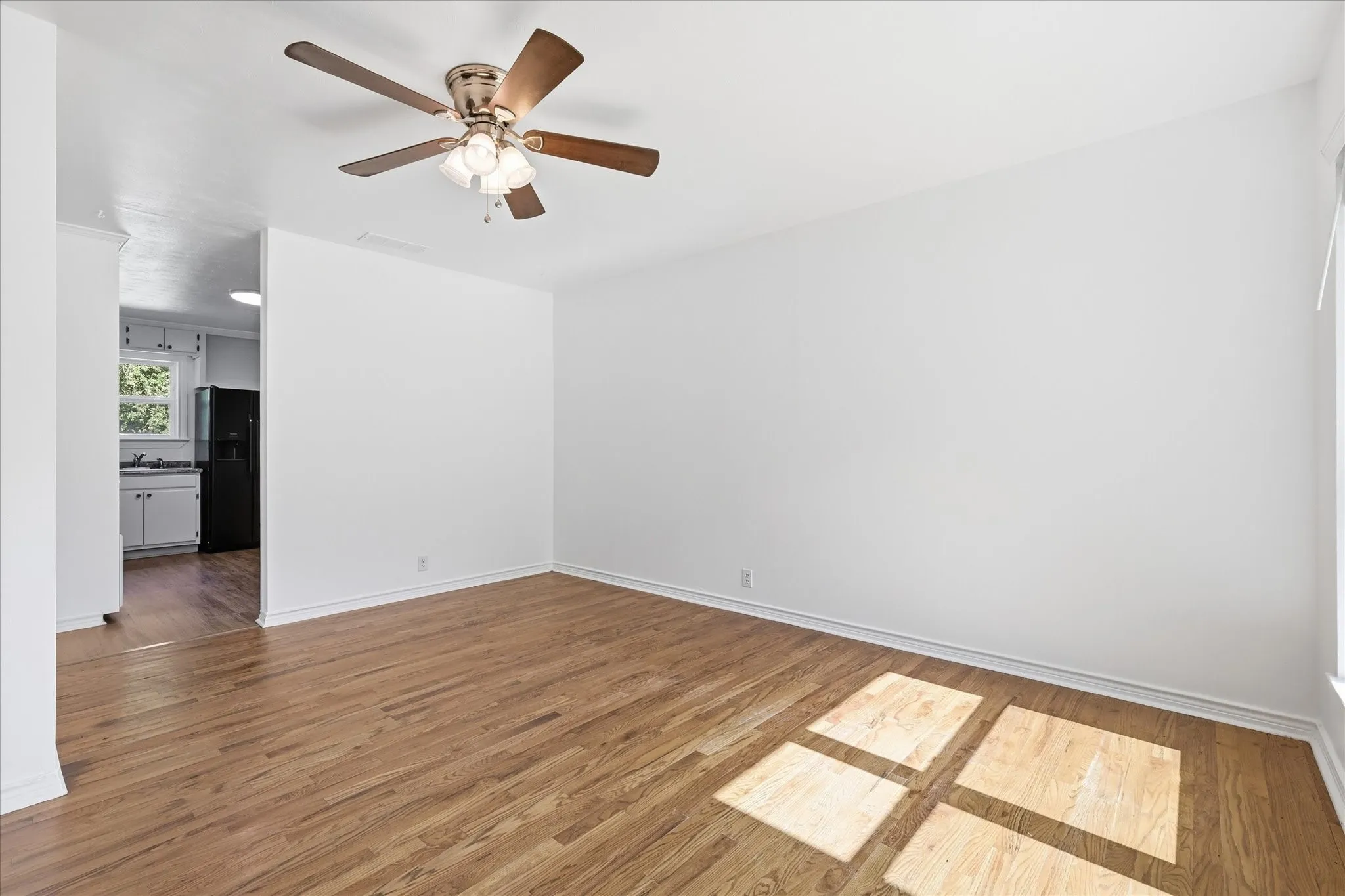 Single Family Residence For Sale in Denton County , 2017 Shawnee Street, Denton, Texas 76209, 4 Bedroom, 2 Bathroom, Garage spaces, 1,236 Sqft, built in 1956, mls#21337438, Real Estate Agent in Denton, Homes For Sale in Denton county, Homes For Sale in Denton, Realtor in Denton Texas, Real Estate Brokerage Independent Realty Texas, Luminita Cordes Realtor
