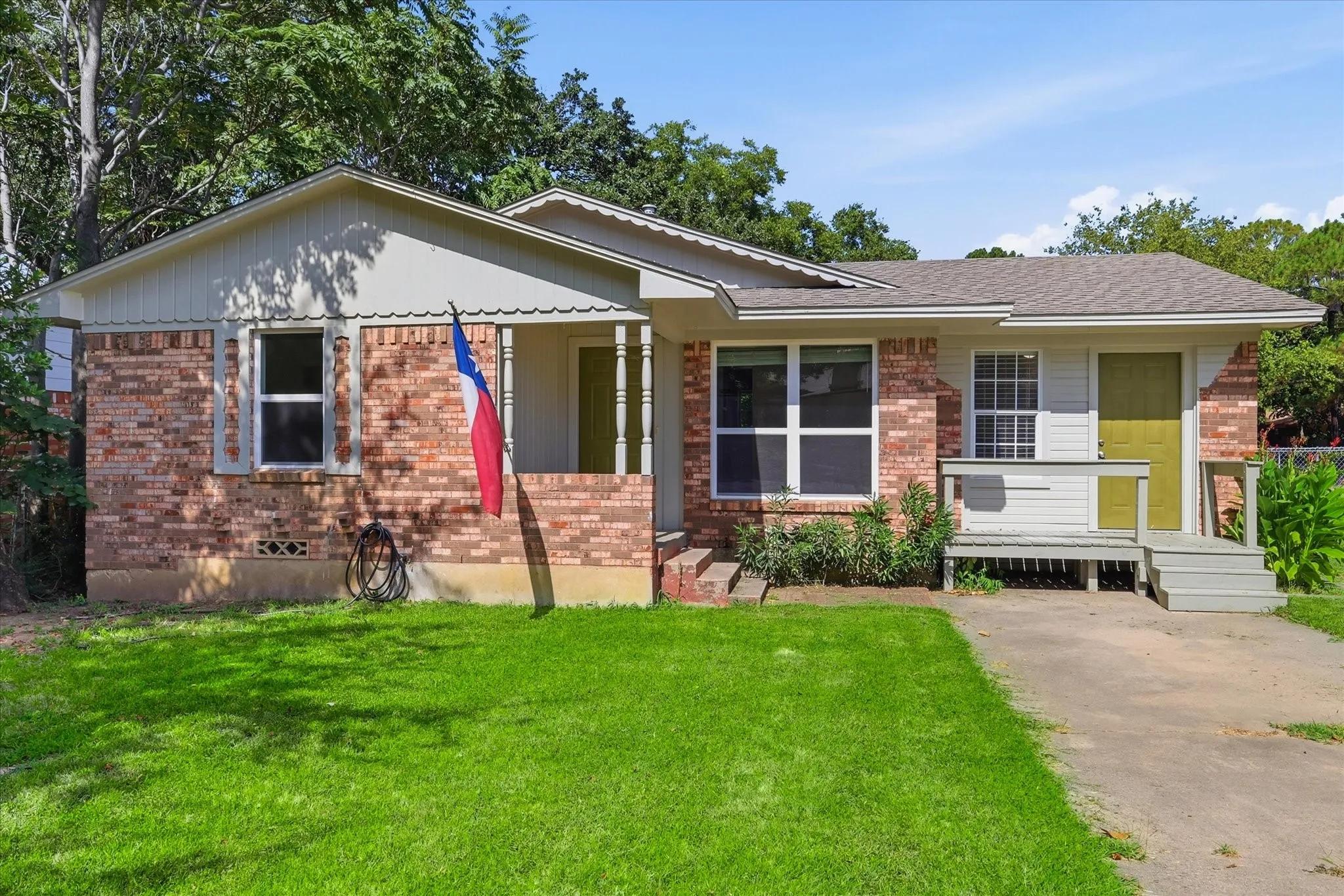 Single Family Residence For Sale in Denton County , 2017 Shawnee Street, Denton, Texas 76209, 4 Bedroom, 2 Bathroom, Garage spaces, 1,236 Sqft, built in 1956, mls#21337438, Real Estate Agent in Denton, Homes For Sale in Denton county, Homes For Sale in Denton, Realtor in Denton Texas, Real Estate Brokerage Independent Realty Texas, Luminita Cordes Realtor