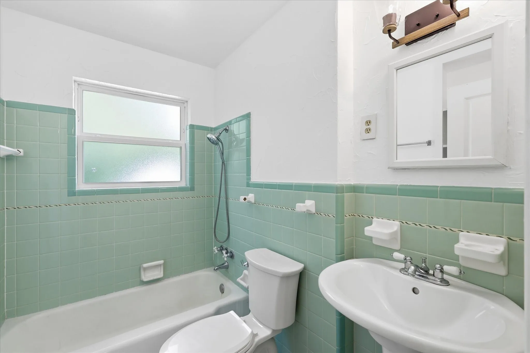 Single Family Residence For Sale in Denton County , 2017 Shawnee Street, Denton, Texas 76209, 4 Bedroom, 2 Bathroom, Garage spaces, 1,236 Sqft, built in 1956, mls#21337438, Real Estate Agent in Denton, Homes For Sale in Denton county, Homes For Sale in Denton, Realtor in Denton Texas, Real Estate Brokerage Independent Realty Texas, Luminita Cordes Realtor
