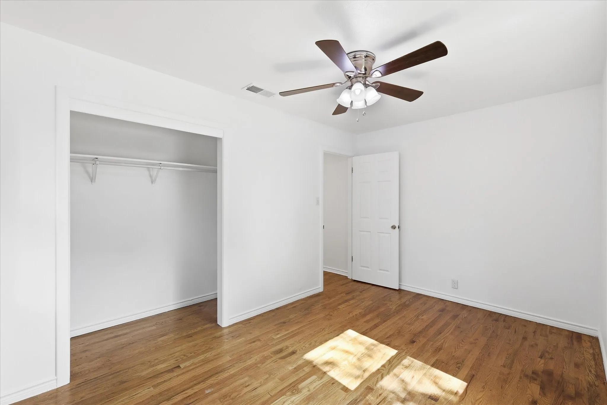 Single Family Residence For Sale in Denton County , 2017 Shawnee Street, Denton, Texas 76209, 4 Bedroom, 2 Bathroom, Garage spaces, 1,236 Sqft, built in 1956, mls#21337438, Real Estate Agent in Denton, Homes For Sale in Denton county, Homes For Sale in Denton, Realtor in Denton Texas, Real Estate Brokerage Independent Realty Texas, Luminita Cordes Realtor