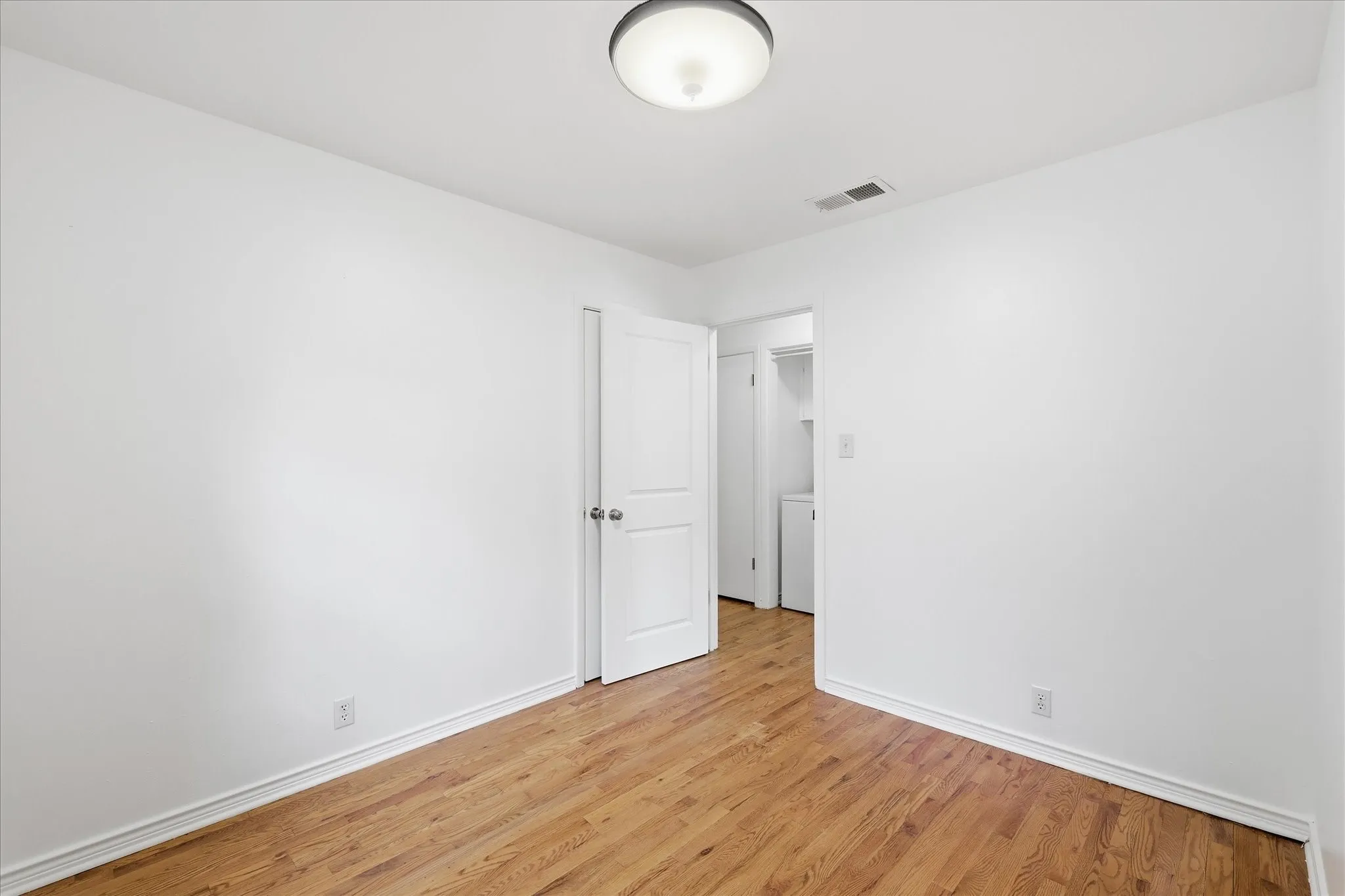 Single Family Residence For Sale in Denton County , 2017 Shawnee Street, Denton, Texas 76209, 4 Bedroom, 2 Bathroom, Garage spaces, 1,236 Sqft, built in 1956, mls#21337438, Real Estate Agent in Denton, Homes For Sale in Denton county, Homes For Sale in Denton, Realtor in Denton Texas, Real Estate Brokerage Independent Realty Texas, Luminita Cordes Realtor