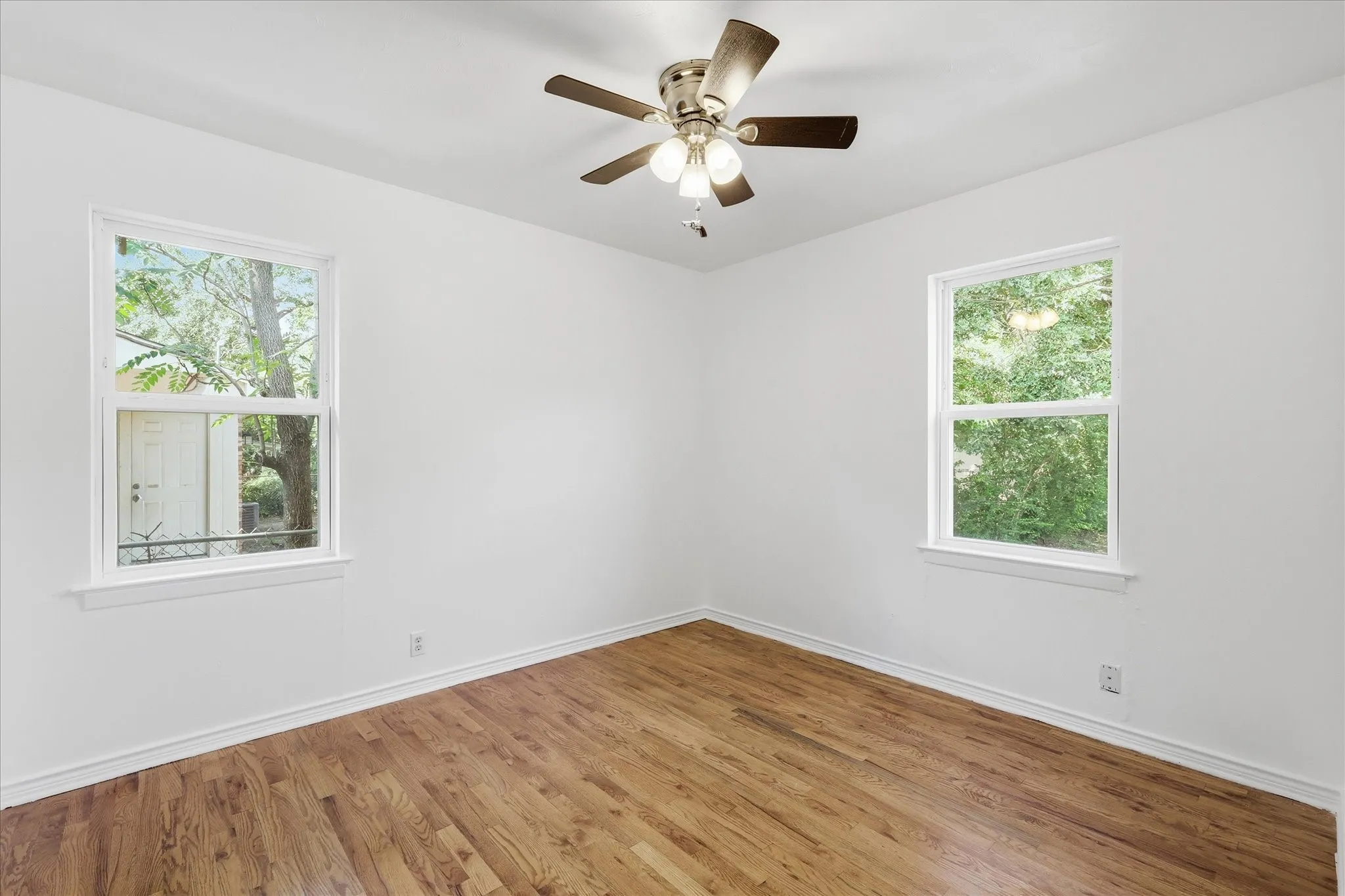 Single Family Residence For Sale in Denton County , 2017 Shawnee Street, Denton, Texas 76209, 4 Bedroom, 2 Bathroom, Garage spaces, 1,236 Sqft, built in 1956, mls#21337438, Real Estate Agent in Denton, Homes For Sale in Denton county, Homes For Sale in Denton, Realtor in Denton Texas, Real Estate Brokerage Independent Realty Texas, Luminita Cordes Realtor