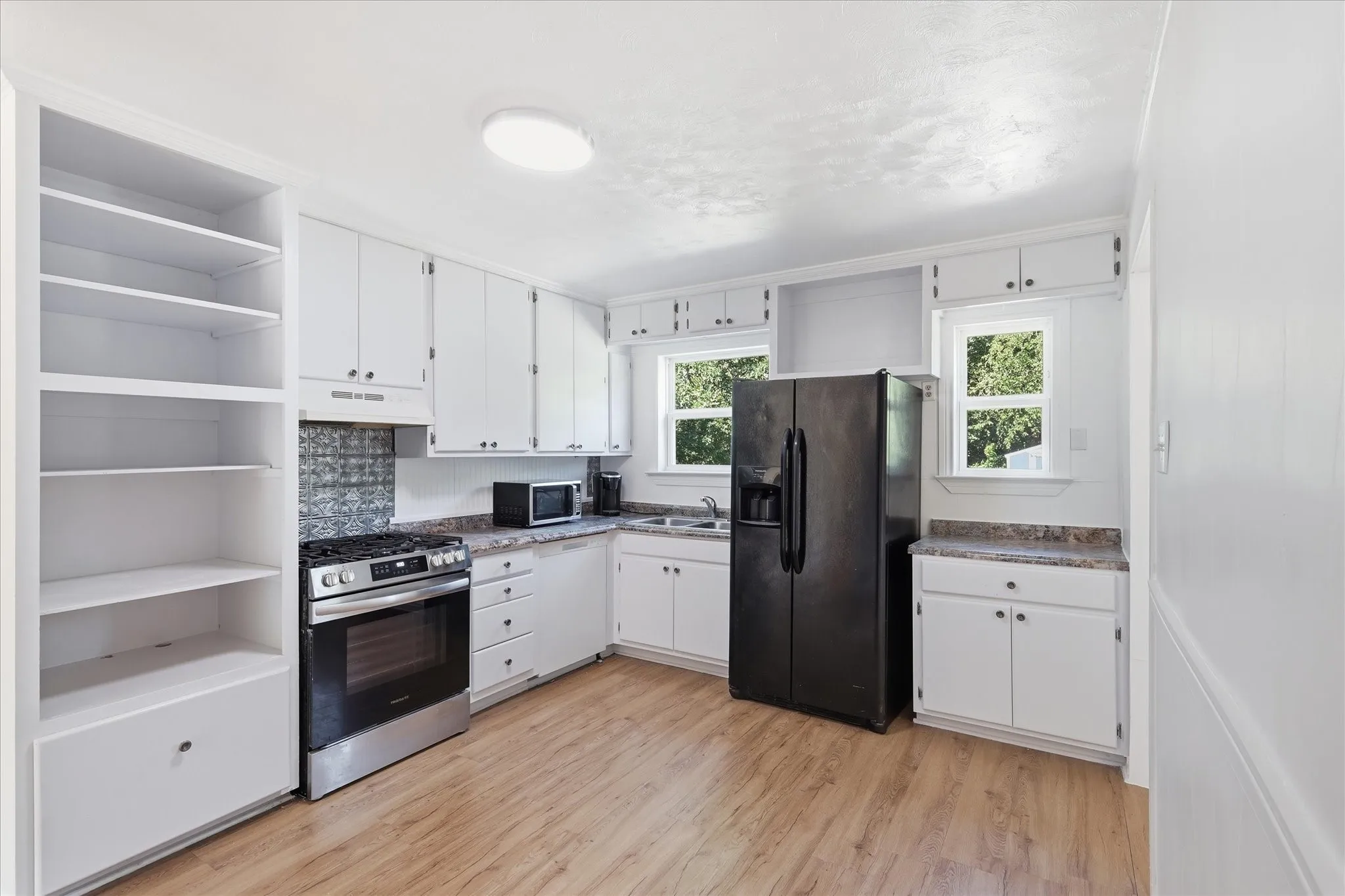 Single Family Residence For Sale in Denton County , 2017 Shawnee Street, Denton, Texas 76209, 4 Bedroom, 2 Bathroom, Garage spaces, 1,236 Sqft, built in 1956, mls#21337438, Real Estate Agent in Denton, Homes For Sale in Denton county, Homes For Sale in Denton, Realtor in Denton Texas, Real Estate Brokerage Independent Realty Texas, Luminita Cordes Realtor