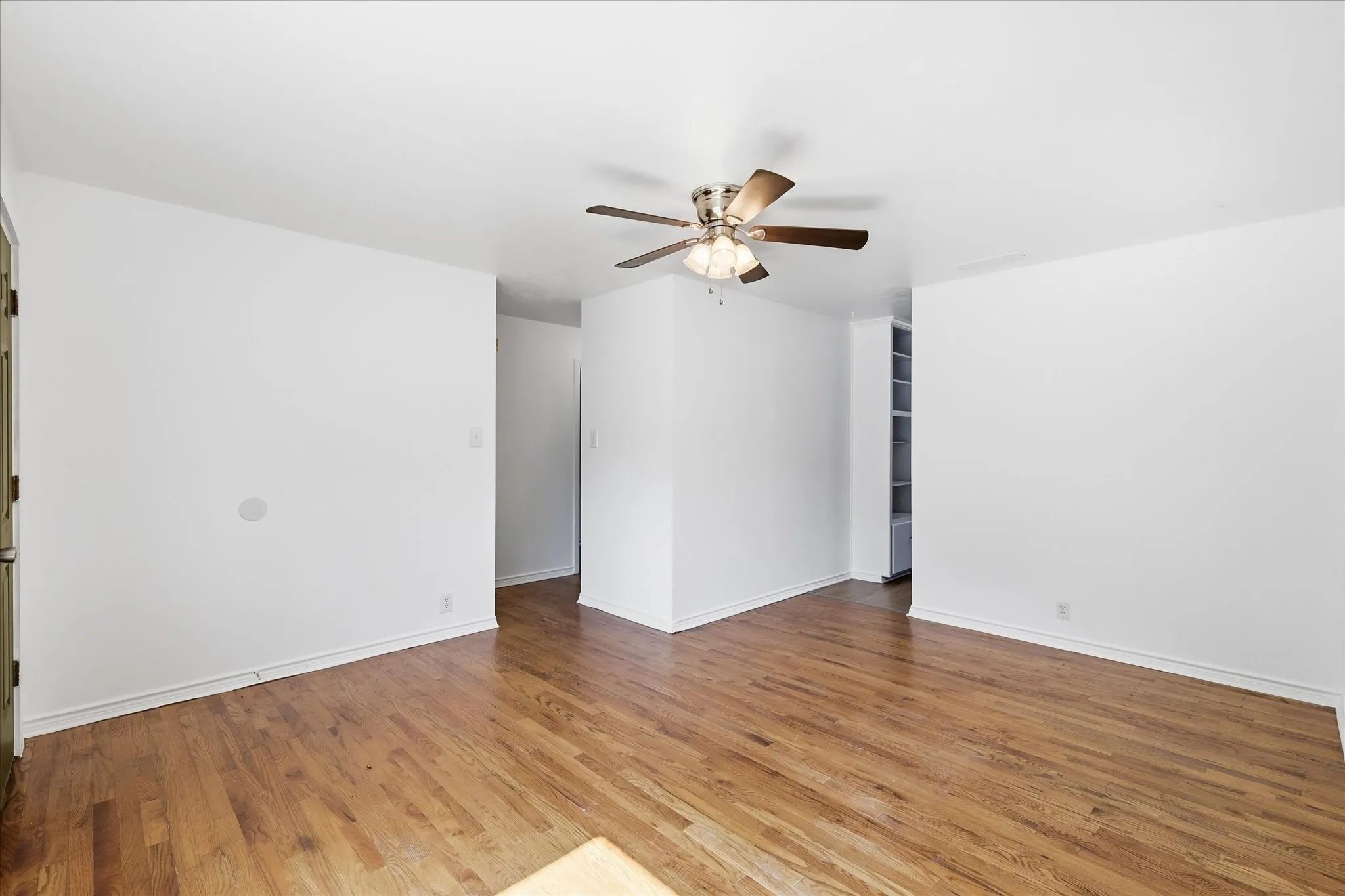 Single Family Residence For Sale in Denton County , 2017 Shawnee Street, Denton, Texas 76209, 4 Bedroom, 2 Bathroom, Garage spaces, 1,236 Sqft, built in 1956, mls#21337438, Real Estate Agent in Denton, Homes For Sale in Denton county, Homes For Sale in Denton, Realtor in Denton Texas, Real Estate Brokerage Independent Realty Texas, Luminita Cordes Realtor
