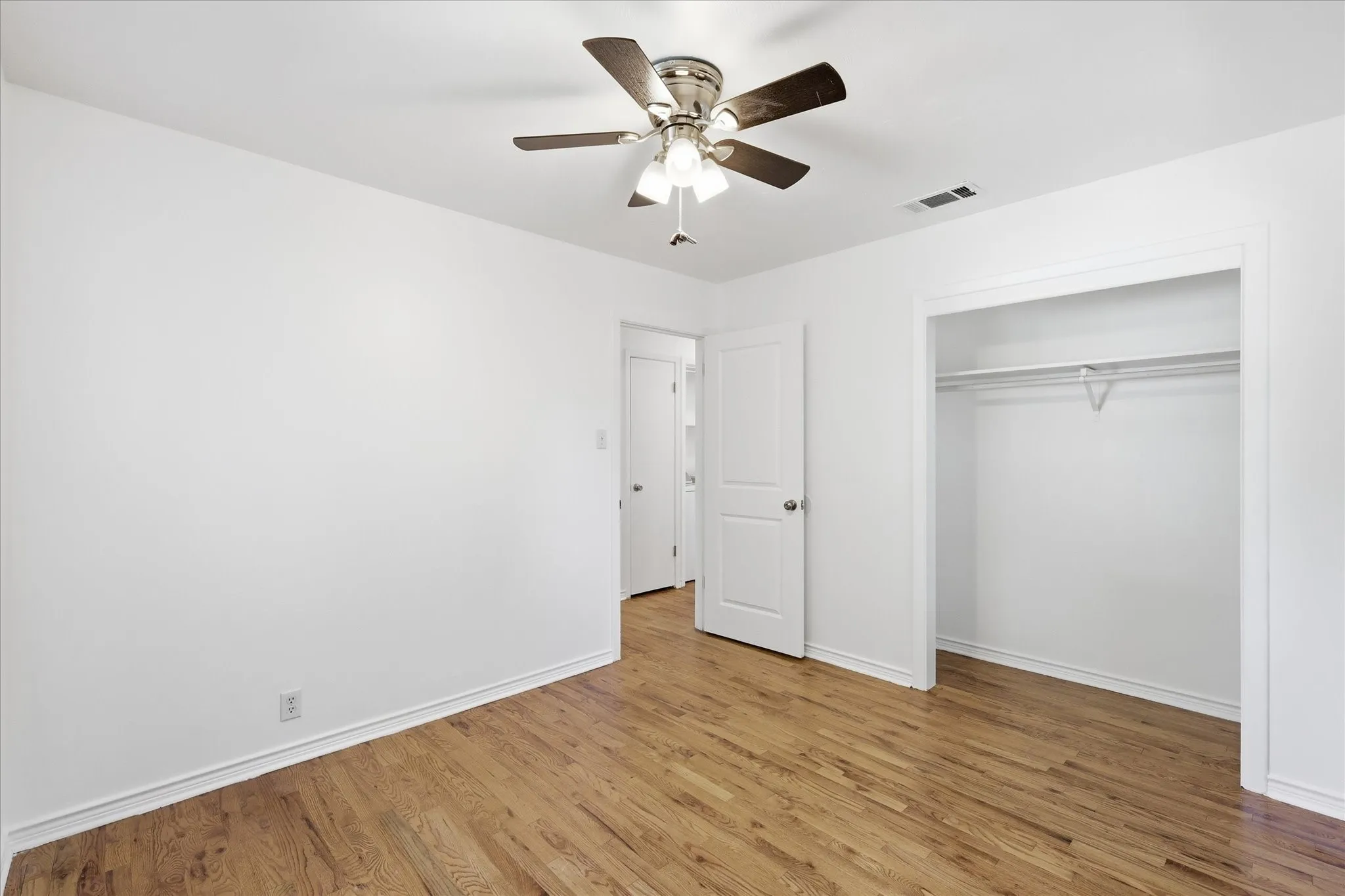Single Family Residence For Sale in Denton County , 2017 Shawnee Street, Denton, Texas 76209, 4 Bedroom, 2 Bathroom, Garage spaces, 1,236 Sqft, built in 1956, mls#21337438, Real Estate Agent in Denton, Homes For Sale in Denton county, Homes For Sale in Denton, Realtor in Denton Texas, Real Estate Brokerage Independent Realty Texas, Luminita Cordes Realtor
