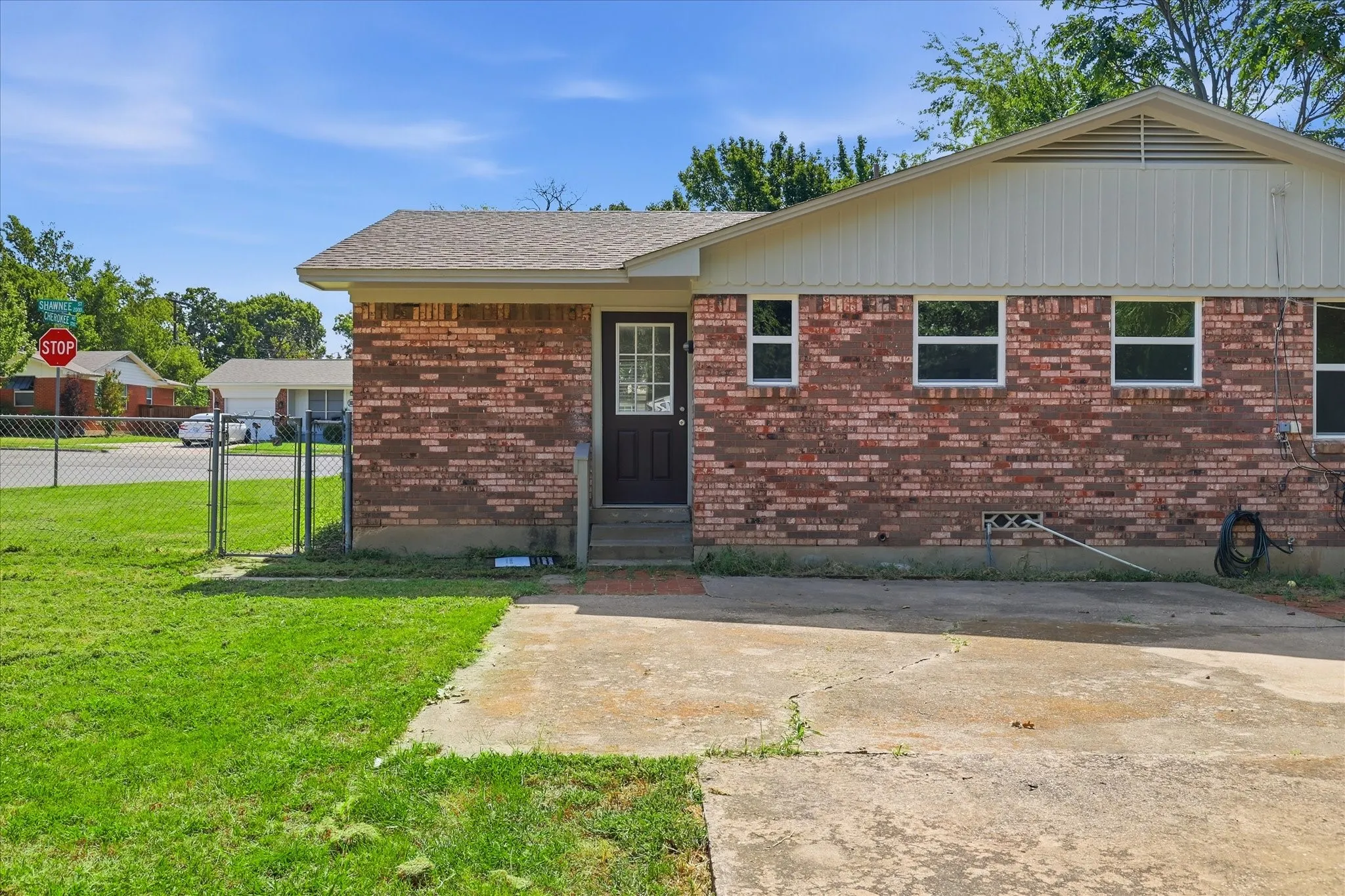 Single Family Residence For Sale in Denton County , 2017 Shawnee Street, Denton, Texas 76209, 4 Bedroom, 2 Bathroom, Garage spaces, 1,236 Sqft, built in 1956, mls#21337438, Real Estate Agent in Denton, Homes For Sale in Denton county, Homes For Sale in Denton, Realtor in Denton Texas, Real Estate Brokerage Independent Realty Texas, Luminita Cordes Realtor