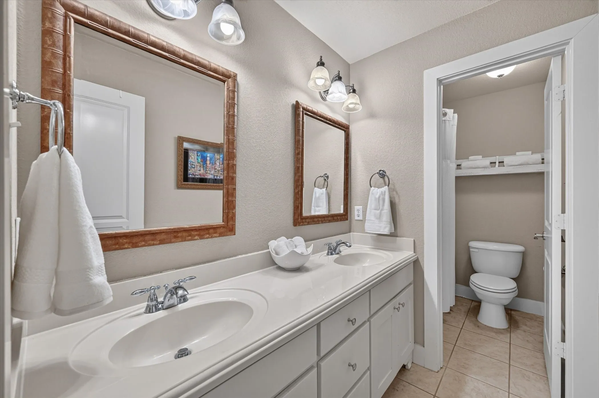 Single Family Residence For Sale in Denton County , 4009 Andrew Avenue, Denton, Texas 76210, 4 Bedroom, 3 Bathroom, 3 Garage spaces, 2,843 Sqft, built in 2005, mls#21322956, Real Estate Agent in Denton, Homes For Sale in Denton county, Homes For Sale in Denton, Realtor in Denton Texas, Real Estate Brokerage Independent Realty Texas, Luminita Cordes Realtor