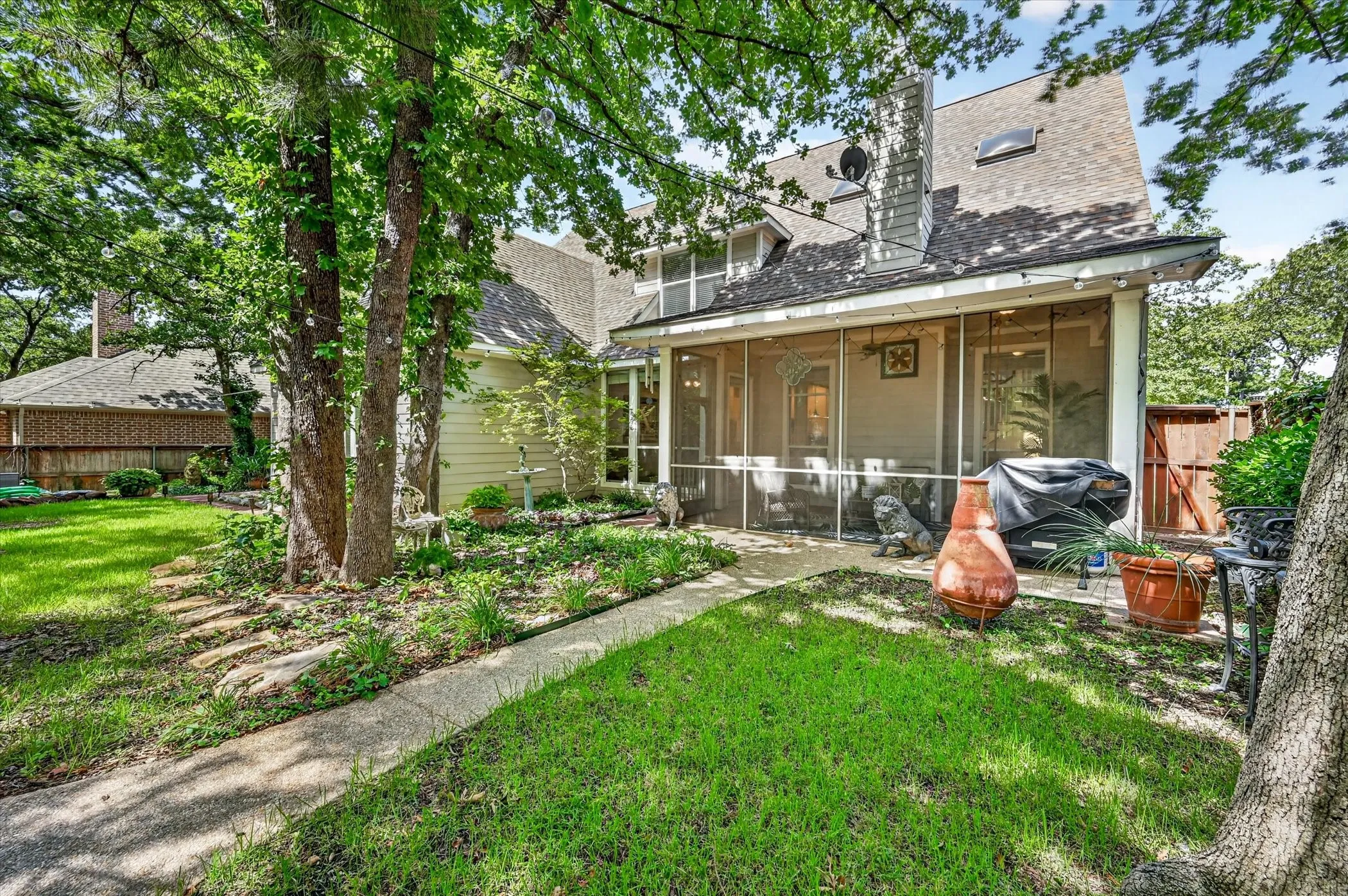 Single Family Residence For Sale in Denton County , 4009 Andrew Avenue, Denton, Texas 76210, 4 Bedroom, 3 Bathroom, 3 Garage spaces, 2,843 Sqft, built in 2005, mls#21322956, Real Estate Agent in Denton, Homes For Sale in Denton county, Homes For Sale in Denton, Realtor in Denton Texas, Real Estate Brokerage Independent Realty Texas, Luminita Cordes Realtor