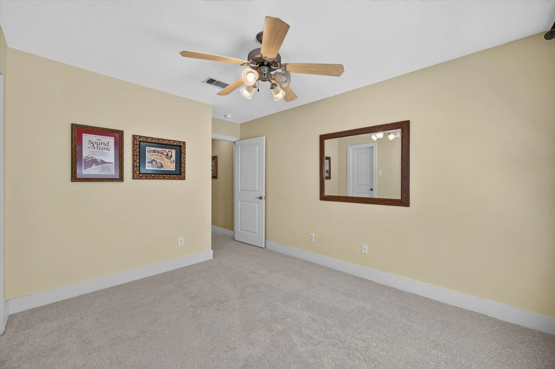 Single Family Residence For Sale in Denton County , 4009 Andrew Avenue, Denton, Texas 76210, 4 Bedroom, 3 Bathroom, 3 Garage spaces, 2,843 Sqft, built in 2005, mls#21322956, Real Estate Agent in Denton, Homes For Sale in Denton county, Homes For Sale in Denton, Realtor in Denton Texas, Real Estate Brokerage Independent Realty Texas, Luminita Cordes Realtor
