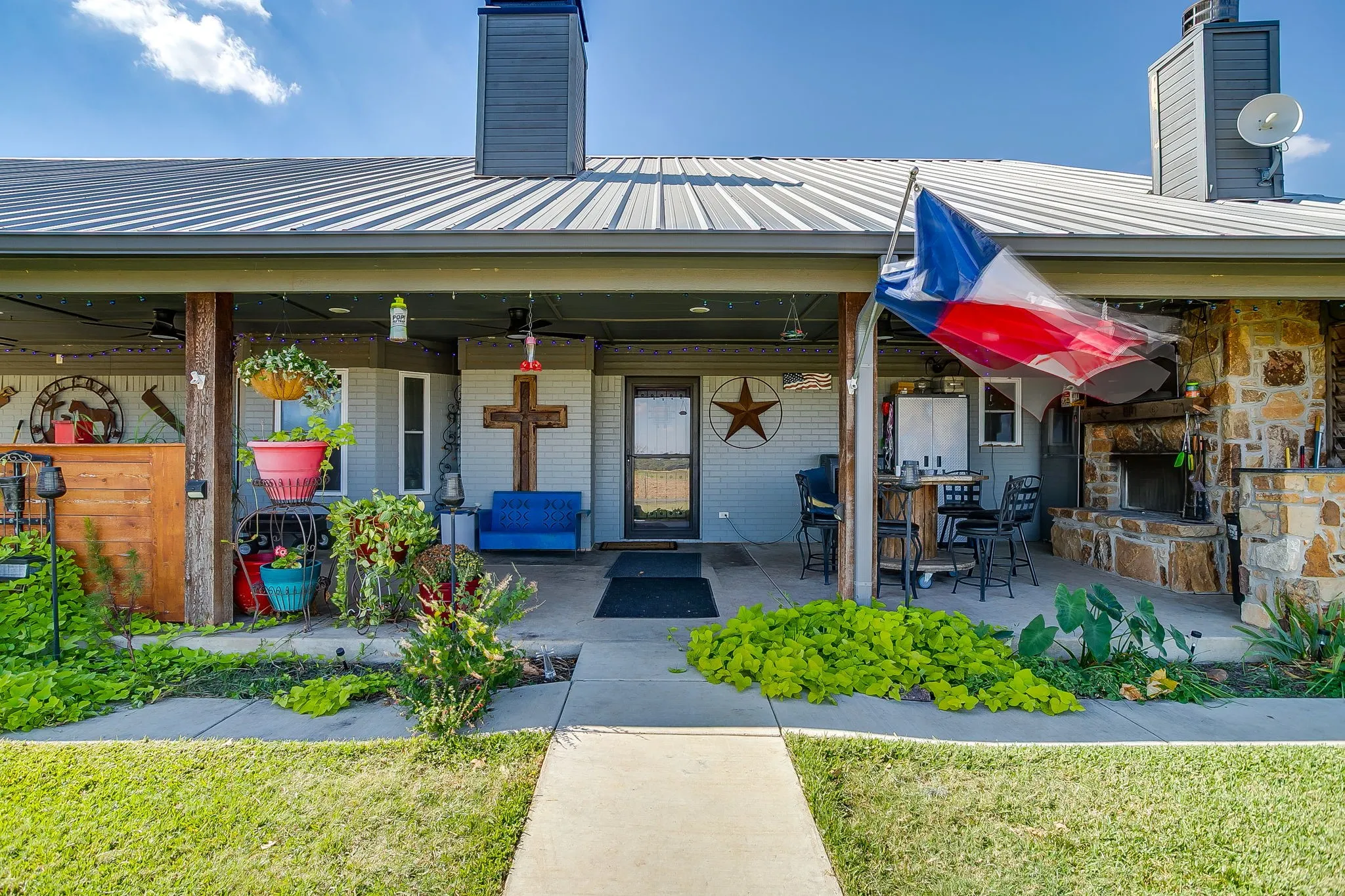 Farm For Sale in Parker County , 207 Trails End, Poolville, Texas 76487, 3 Bedrooms, 3 Bathrooms, Garage spaces, 2,208 Sqft, built in 1987, Price $950,000, mls#21335275, Real Estate Agent in Poolville, Homes For Sale in Parker county, Homes For Sale in Poolville, Realtor in Poolville Texas, Real Estate Brokerage Independent Realty Texas, Luminita Cordes Realtor