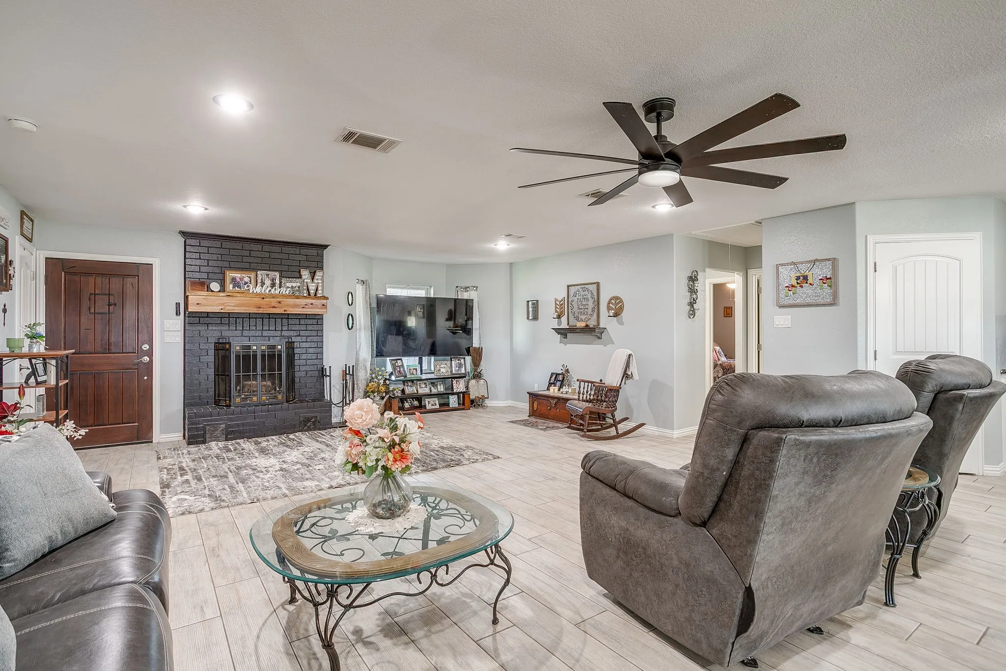 Farm For Sale in Parker County , 207 Trails End, Poolville, Texas 76487, 3 Bedrooms, 3 Bathrooms, Garage spaces, 2,208 Sqft, built in 1987, Price $950,000, mls#21335275, Real Estate Agent in Poolville, Homes For Sale in Parker county, Homes For Sale in Poolville, Realtor in Poolville Texas, Real Estate Brokerage Independent Realty Texas, Luminita Cordes Realtor
