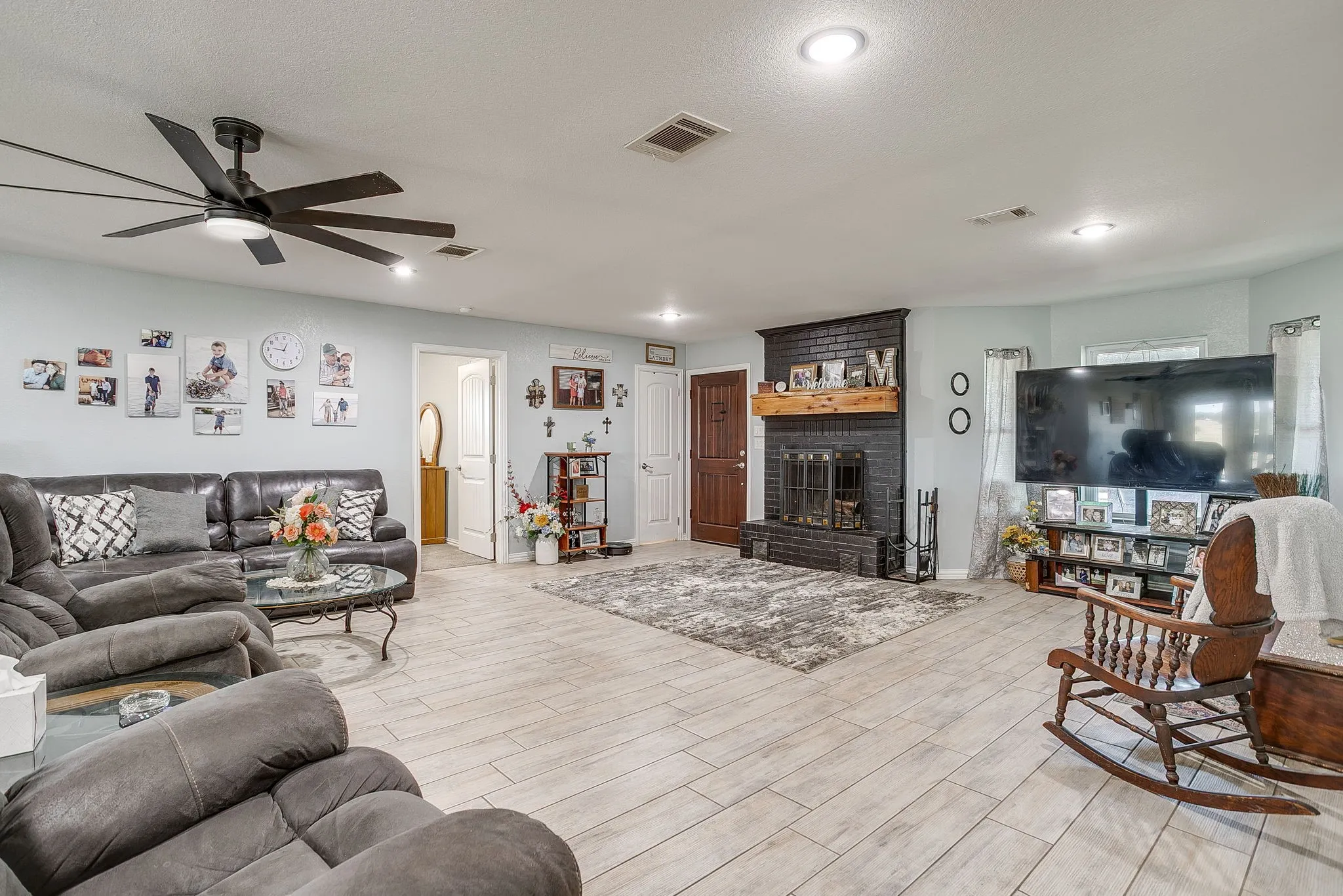 Farm For Sale in Parker County , 207 Trails End, Poolville, Texas 76487, 3 Bedrooms, 3 Bathrooms, Garage spaces, 2,208 Sqft, built in 1987, Price $950,000, mls#21335275, Real Estate Agent in Poolville, Homes For Sale in Parker county, Homes For Sale in Poolville, Realtor in Poolville Texas, Real Estate Brokerage Independent Realty Texas, Luminita Cordes Realtor
