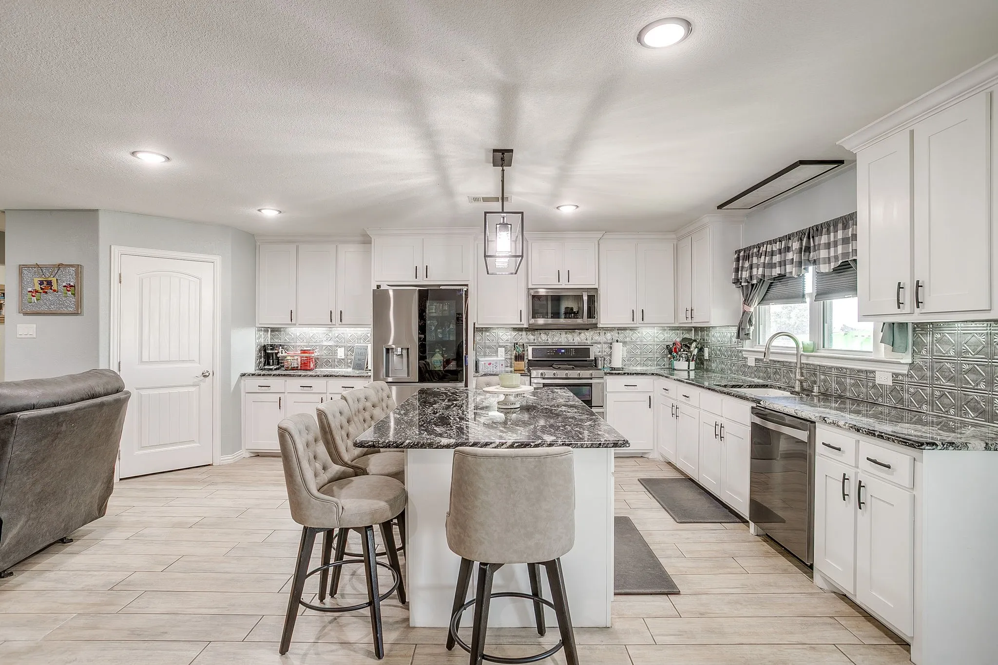 Farm For Sale in Parker County , 207 Trails End, Poolville, Texas 76487, 3 Bedrooms, 3 Bathrooms, Garage spaces, 2,208 Sqft, built in 1987, Price $950,000, mls#21335275, Real Estate Agent in Poolville, Homes For Sale in Parker county, Homes For Sale in Poolville, Realtor in Poolville Texas, Real Estate Brokerage Independent Realty Texas, Luminita Cordes Realtor