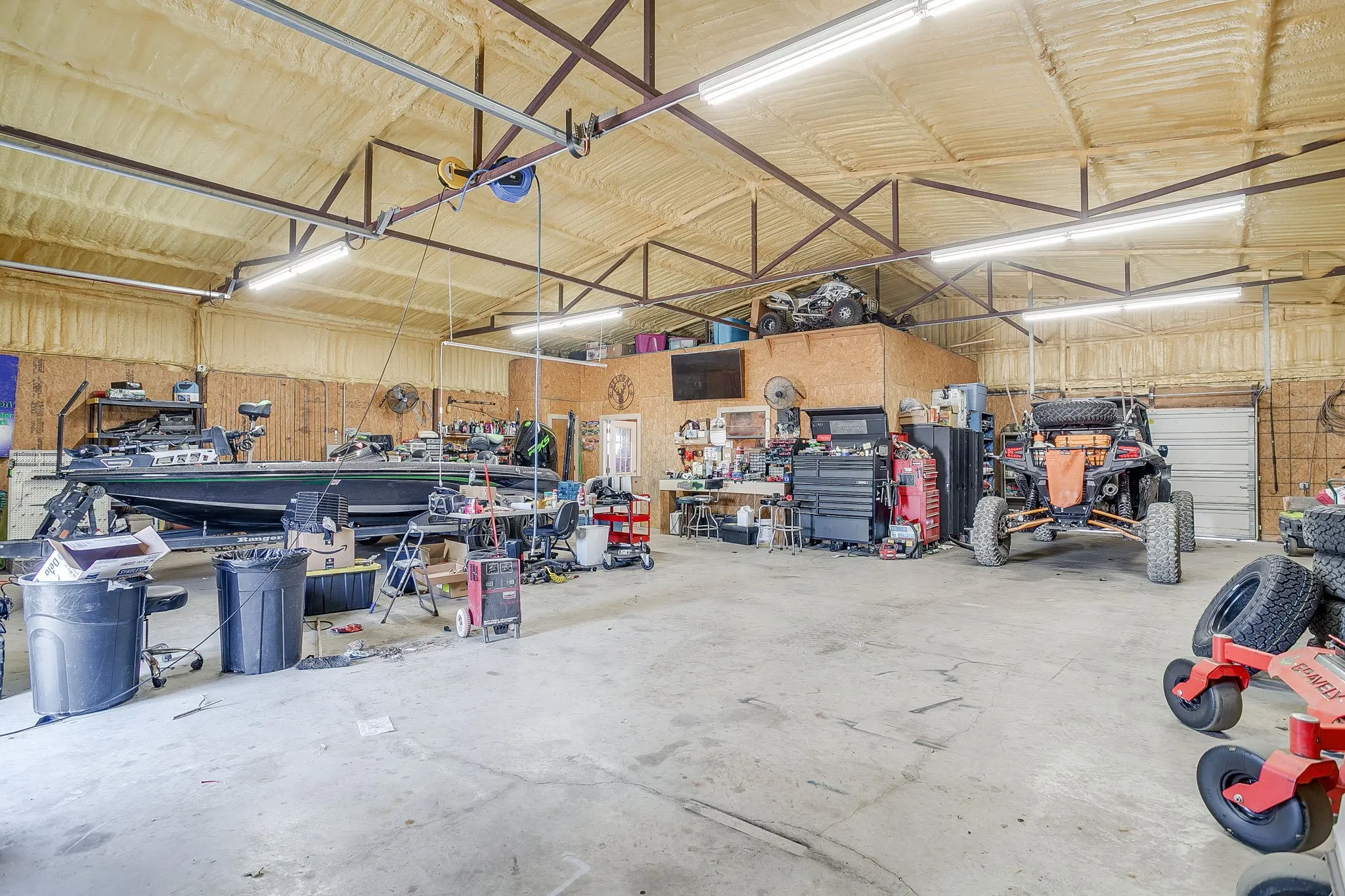 Farm For Sale in Parker County , 207 Trails End, Poolville, Texas 76487, 3 Bedrooms, 3 Bathrooms, Garage spaces, 2,208 Sqft, built in 1987, Price $950,000, mls#21335275, Real Estate Agent in Poolville, Homes For Sale in Parker county, Homes For Sale in Poolville, Realtor in Poolville Texas, Real Estate Brokerage Independent Realty Texas, Luminita Cordes Realtor