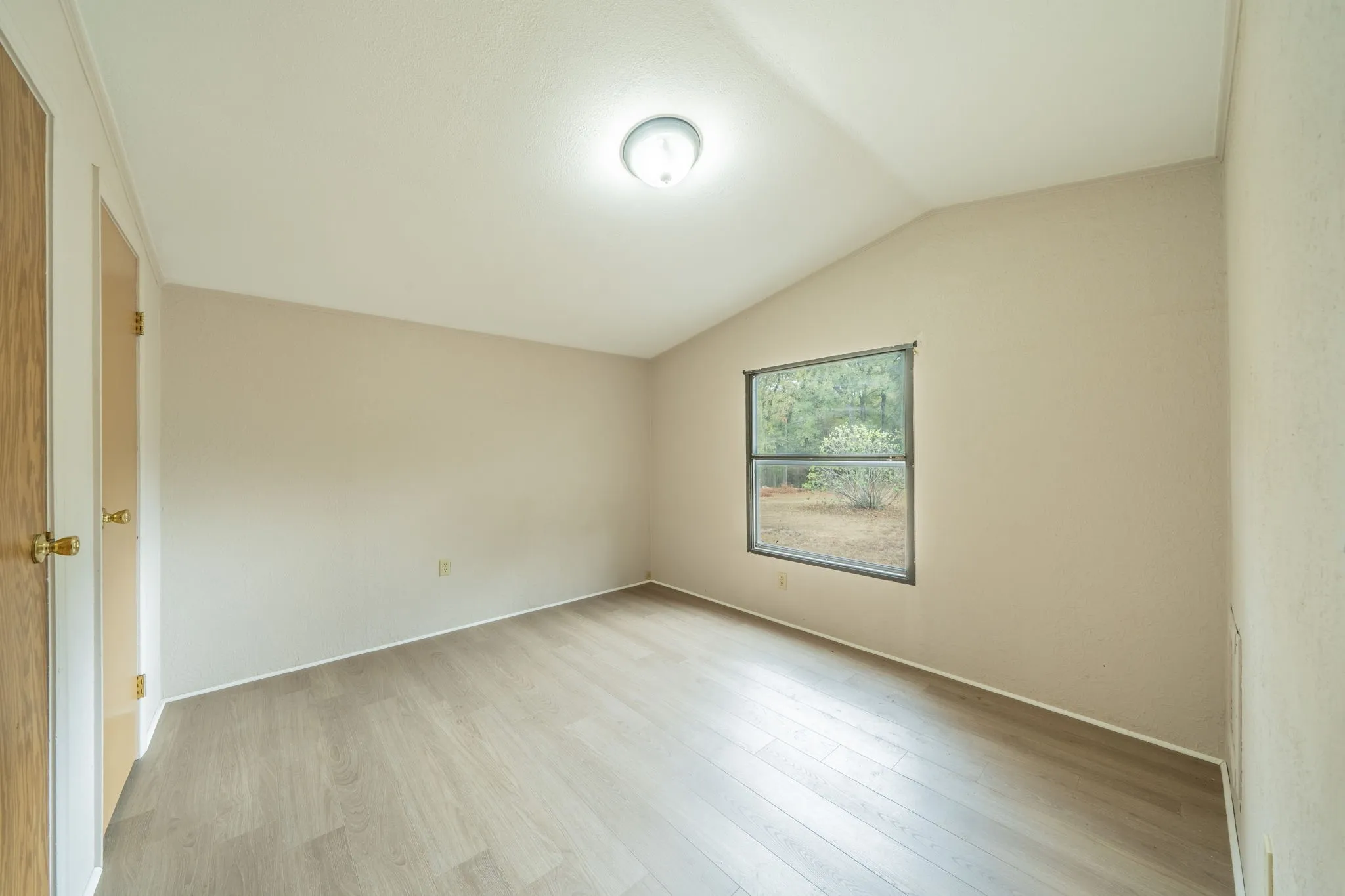 Mobile Home For Sale in Ellis County , 1027 Glen Brook Drive, Pecan Hill, Texas 75165, 3 Bedroom, 2 Bathroom, Garage spaces, 1,440 Sqft, built in 1990, mls#21327854, Real Estate Agent in Pecan Hill, Homes For Sale in Ellis county, Homes For Sale in Pecan Hill, Realtor in Pecan Hill Texas, Real Estate Brokerage Independent Realty Texas, Luminita Cordes Realtor