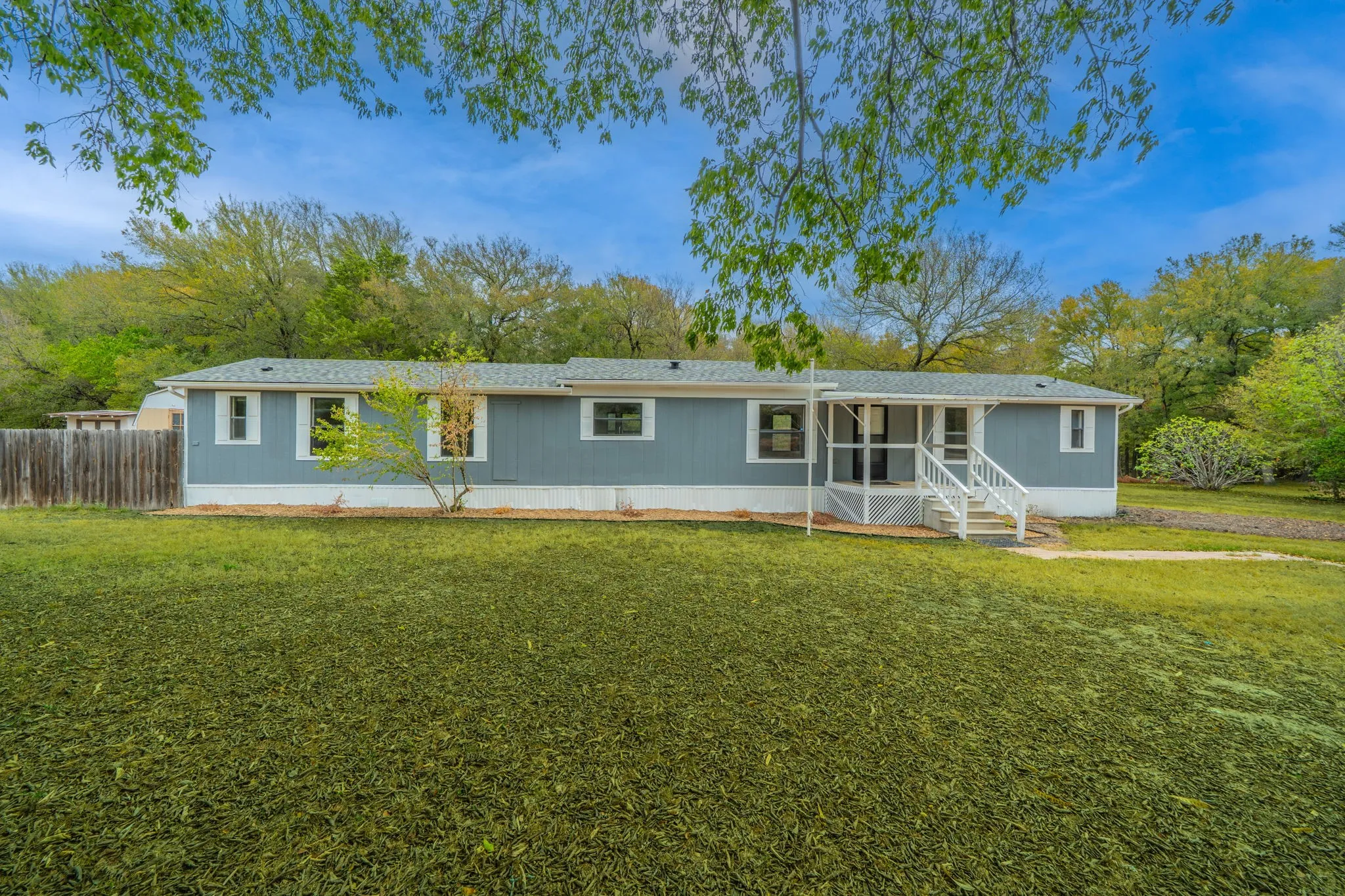 Mobile Home For Sale in Ellis County , 1027 Glen Brook Drive, Pecan Hill, Texas 75165, 3 Bedroom, 2 Bathroom, Garage spaces, 1,440 Sqft, built in 1990, mls#21327854, Real Estate Agent in Pecan Hill, Homes For Sale in Ellis county, Homes For Sale in Pecan Hill, Realtor in Pecan Hill Texas, Real Estate Brokerage Independent Realty Texas, Luminita Cordes Realtor