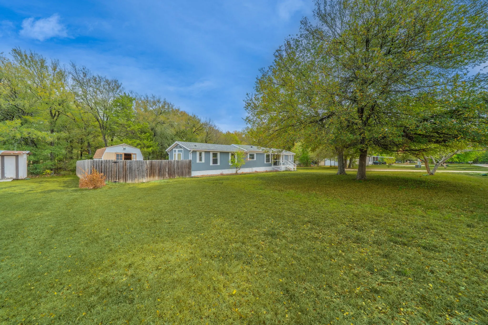 Mobile Home For Sale in Ellis County , 1027 Glen Brook Drive, Pecan Hill, Texas 75165, 3 Bedroom, 2 Bathroom, Garage spaces, 1,440 Sqft, built in 1990, mls#21327854, Real Estate Agent in Pecan Hill, Homes For Sale in Ellis county, Homes For Sale in Pecan Hill, Realtor in Pecan Hill Texas, Real Estate Brokerage Independent Realty Texas, Luminita Cordes Realtor