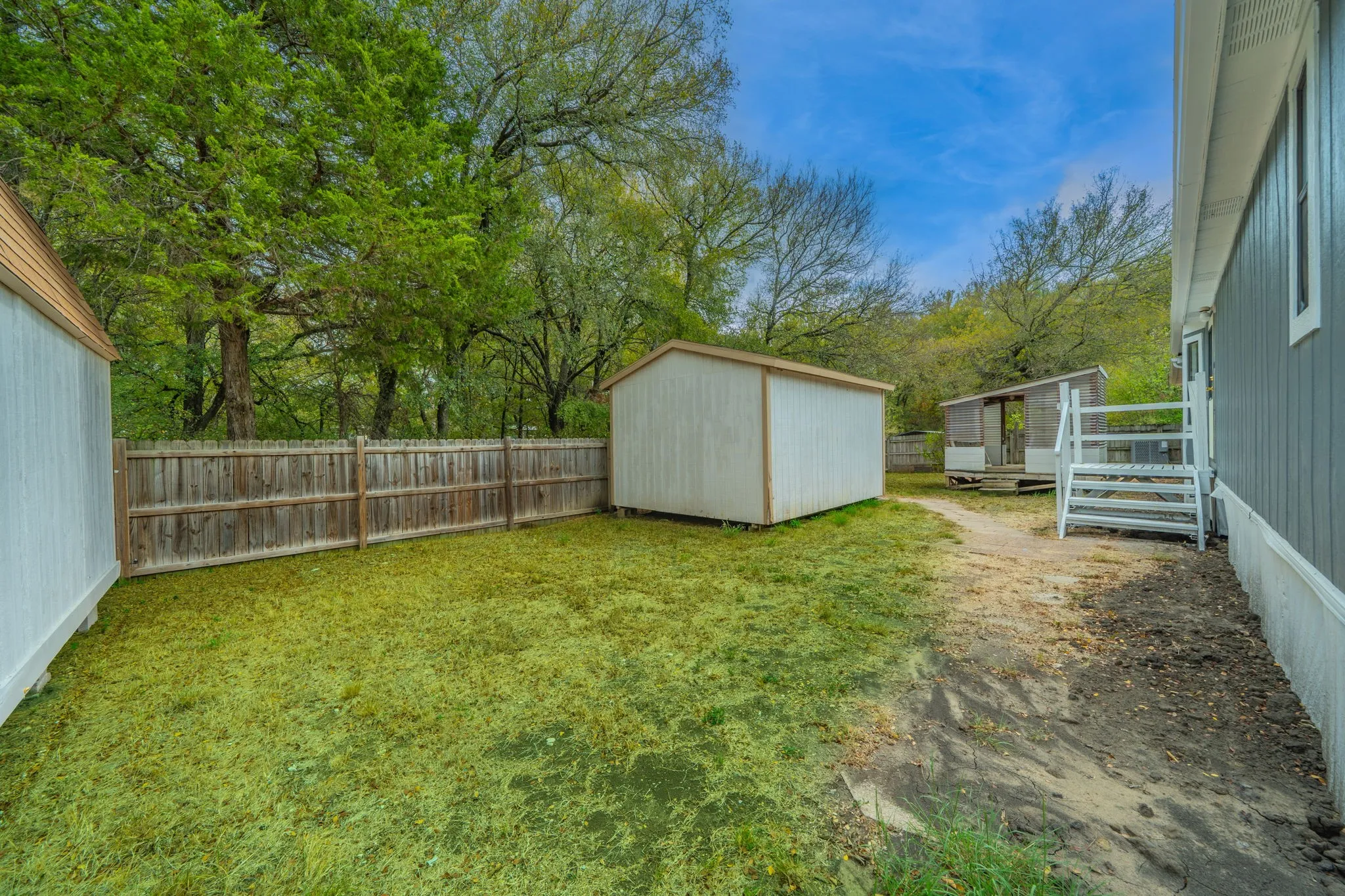 Mobile Home For Sale in Ellis County , 1027 Glen Brook Drive, Pecan Hill, Texas 75165, 3 Bedroom, 2 Bathroom, Garage spaces, 1,440 Sqft, built in 1990, mls#21327854, Real Estate Agent in Pecan Hill, Homes For Sale in Ellis county, Homes For Sale in Pecan Hill, Realtor in Pecan Hill Texas, Real Estate Brokerage Independent Realty Texas, Luminita Cordes Realtor