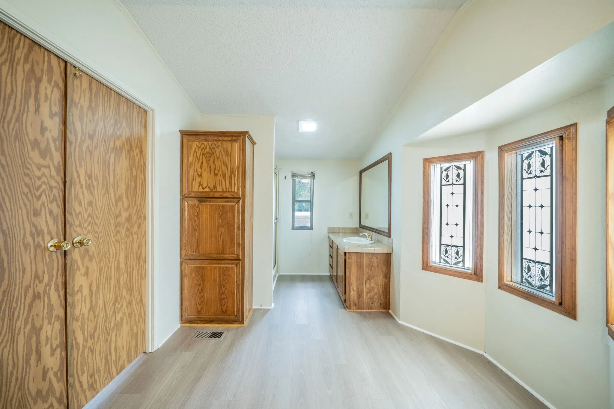 Mobile Home For Sale in Ellis County , 1027 Glen Brook Drive, Pecan Hill, Texas 75165, 3 Bedroom, 2 Bathroom, Garage spaces, 1,440 Sqft, built in 1990, mls#21327854, Real Estate Agent in Pecan Hill, Homes For Sale in Ellis county, Homes For Sale in Pecan Hill, Realtor in Pecan Hill Texas, Real Estate Brokerage Independent Realty Texas, Luminita Cordes Realtor