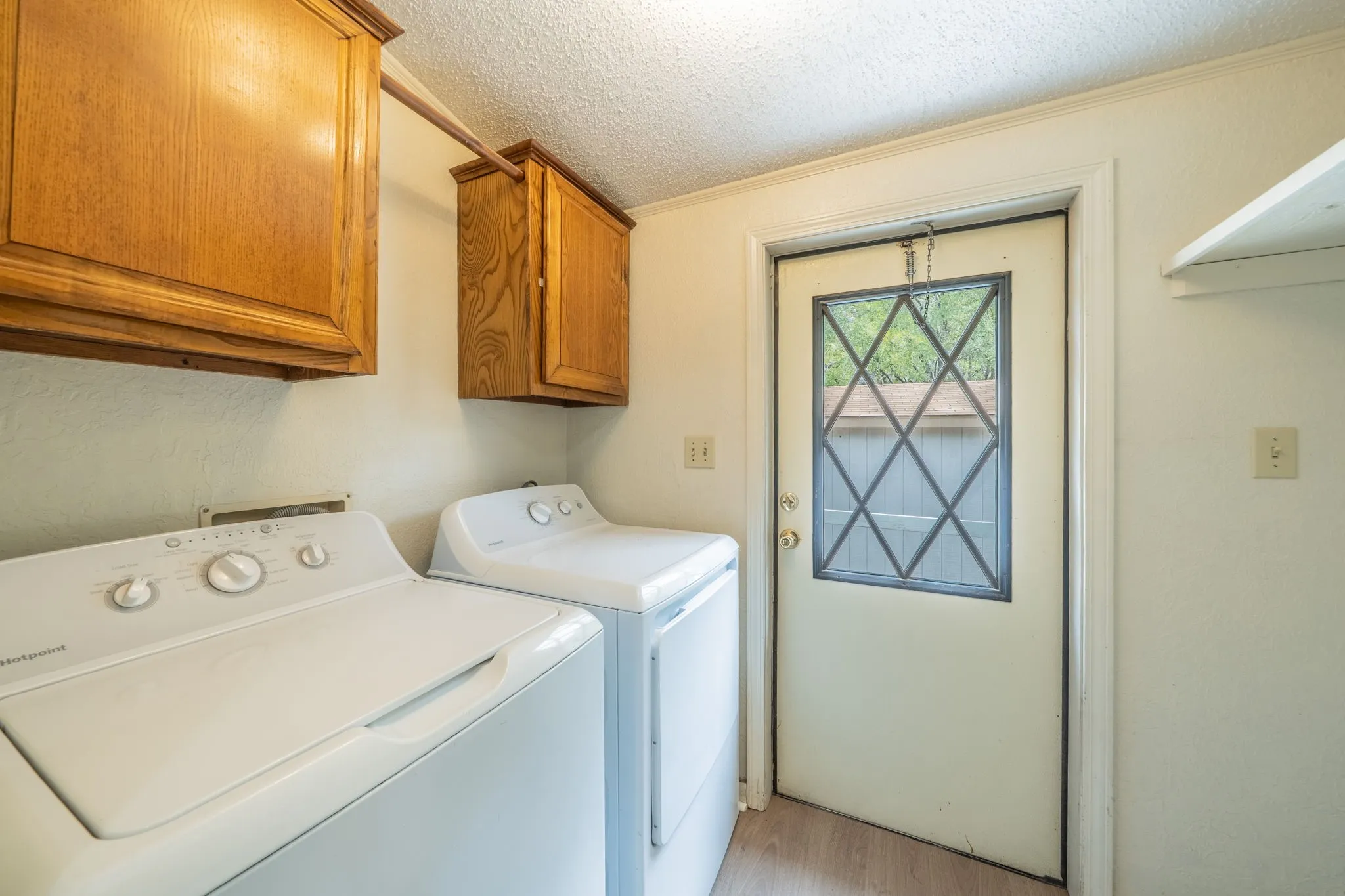 Mobile Home For Sale in Ellis County , 1027 Glen Brook Drive, Pecan Hill, Texas 75165, 3 Bedroom, 2 Bathroom, Garage spaces, 1,440 Sqft, built in 1990, mls#21327854, Real Estate Agent in Pecan Hill, Homes For Sale in Ellis county, Homes For Sale in Pecan Hill, Realtor in Pecan Hill Texas, Real Estate Brokerage Independent Realty Texas, Luminita Cordes Realtor