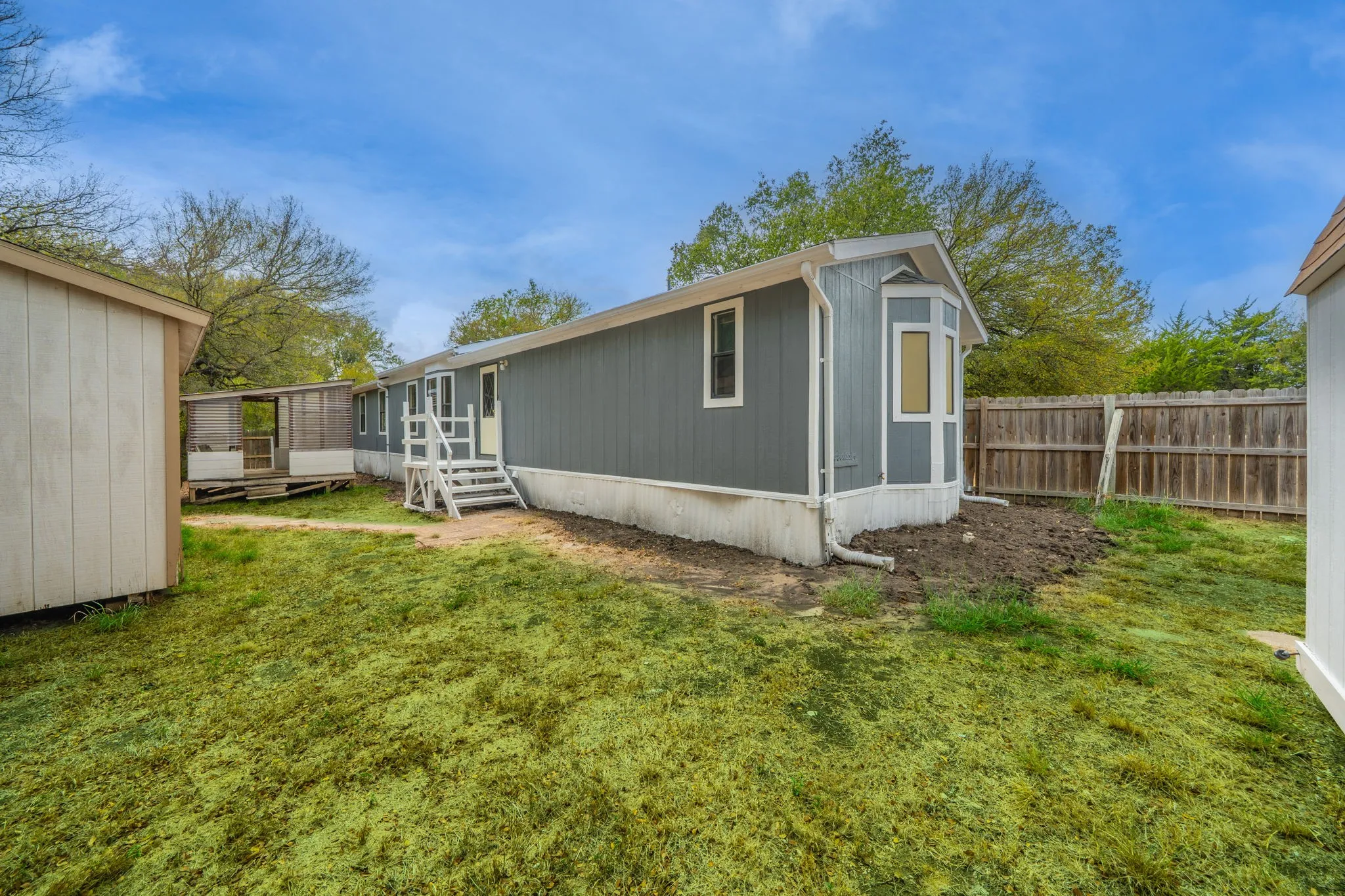 Mobile Home For Sale in Ellis County , 1027 Glen Brook Drive, Pecan Hill, Texas 75165, 3 Bedroom, 2 Bathroom, Garage spaces, 1,440 Sqft, built in 1990, mls#21327854, Real Estate Agent in Pecan Hill, Homes For Sale in Ellis county, Homes For Sale in Pecan Hill, Realtor in Pecan Hill Texas, Real Estate Brokerage Independent Realty Texas, Luminita Cordes Realtor