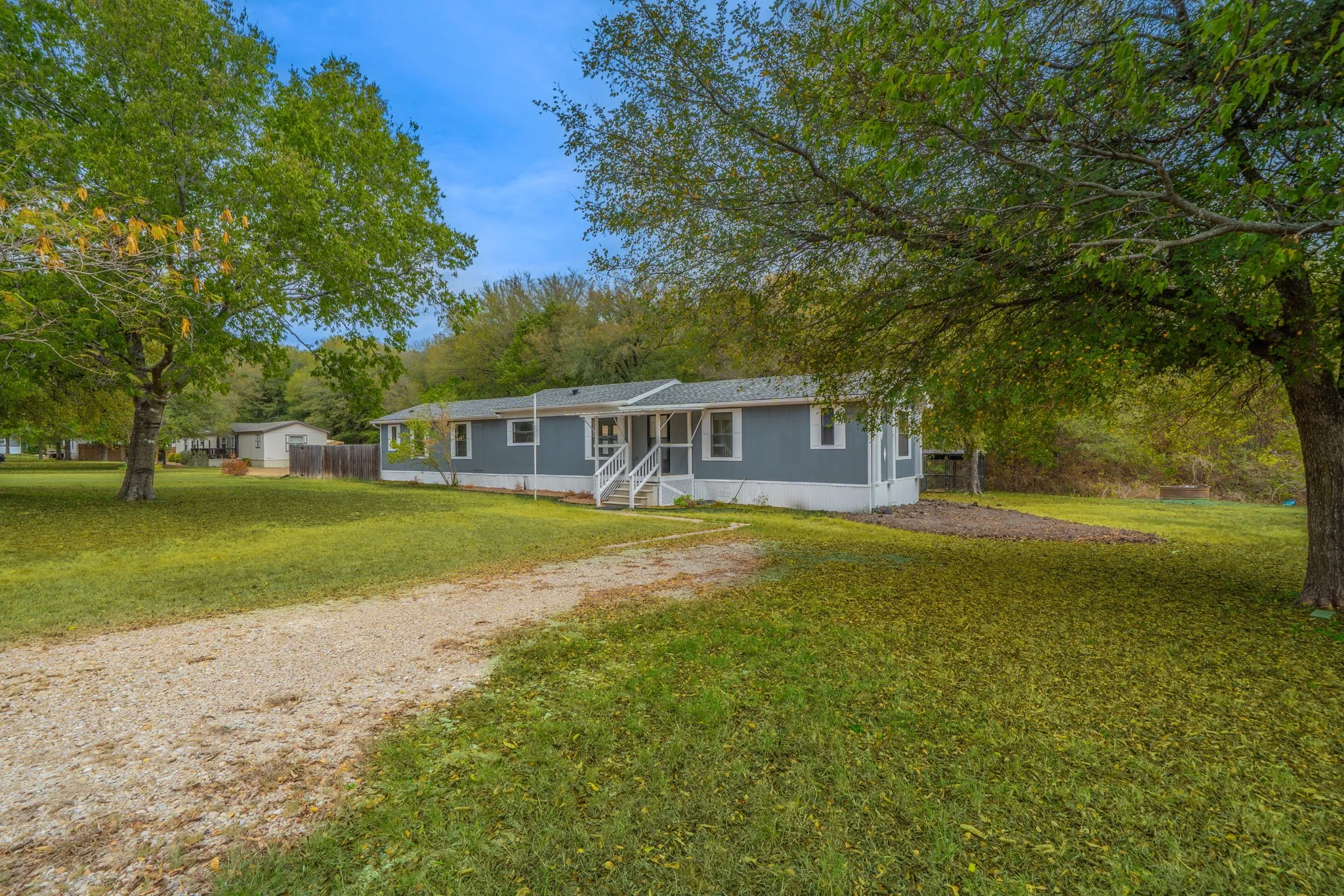 Mobile Home For Sale in Ellis County , 1027 Glen Brook Drive, Pecan Hill, Texas 75165, 3 Bedroom, 2 Bathroom, Garage spaces, 1,440 Sqft, built in 1990, mls#21327854, Real Estate Agent in Pecan Hill, Homes For Sale in Ellis county, Homes For Sale in Pecan Hill, Realtor in Pecan Hill Texas, Real Estate Brokerage Independent Realty Texas, Luminita Cordes Realtor