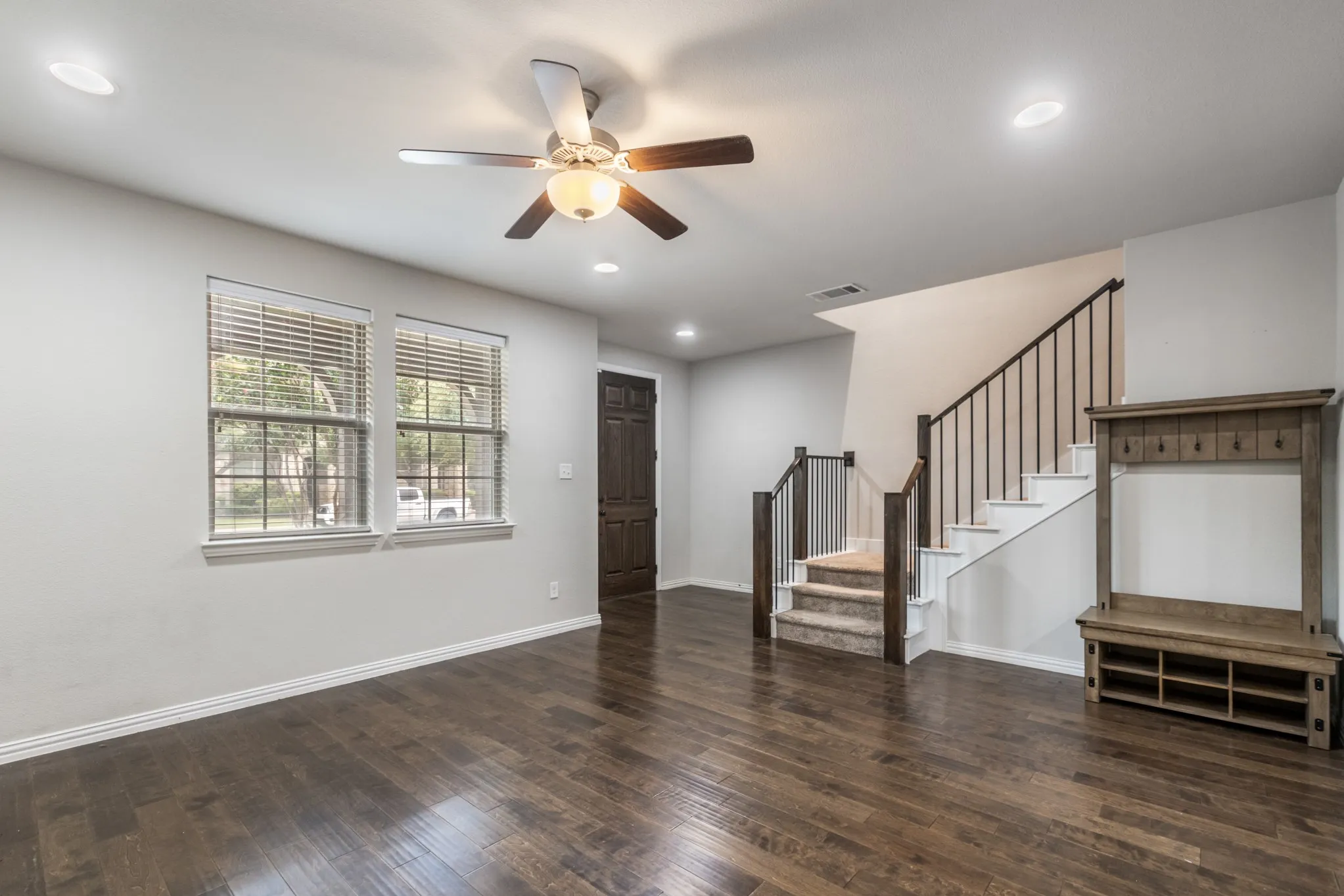 Townhouse For Sale in Tarrant County , 4018 Cascade Sky Drive, Arlington, Texas 76005, 3 Bedroom, 3 Bathroom, 2 Garage spaces, 1,670 Sqft, built in 2016, mls#21336185, Real Estate Agent in Arlington, Homes For Sale in Tarrant county, Homes For Sale in Arlington, Realtor in Arlington Texas, Real Estate Brokerage Independent Realty Texas, Luminita Cordes Realtor