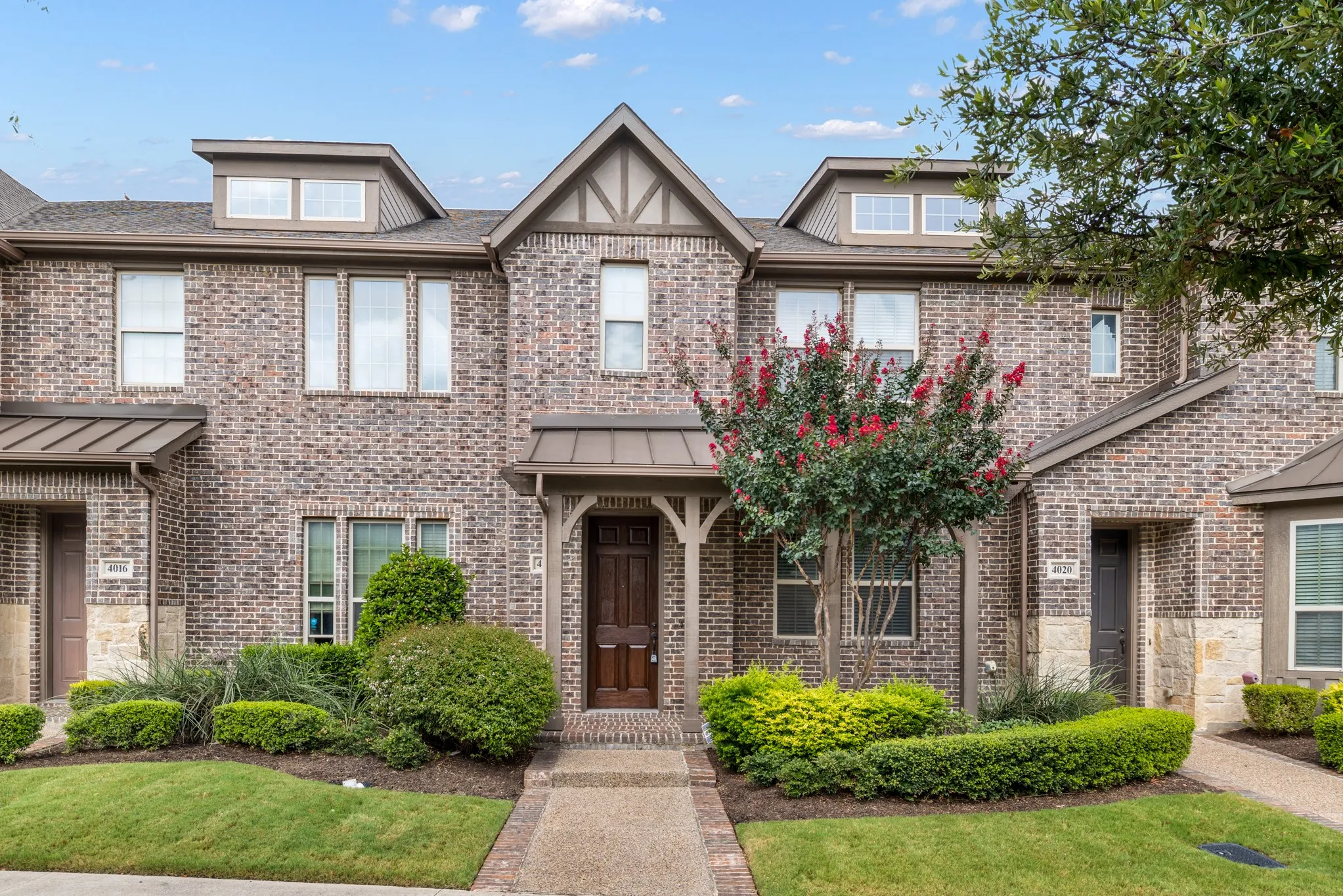 Townhouse For Sale in Tarrant County , 4018 Cascade Sky Drive, Arlington, Texas 76005, 3 Bedroom, 3 Bathroom, 2 Garage spaces, 1,670 Sqft, built in 2016, mls#21336185, Real Estate Agent in Arlington, Homes For Sale in Tarrant county, Homes For Sale in Arlington, Realtor in Arlington Texas, Real Estate Brokerage Independent Realty Texas, Luminita Cordes Realtor