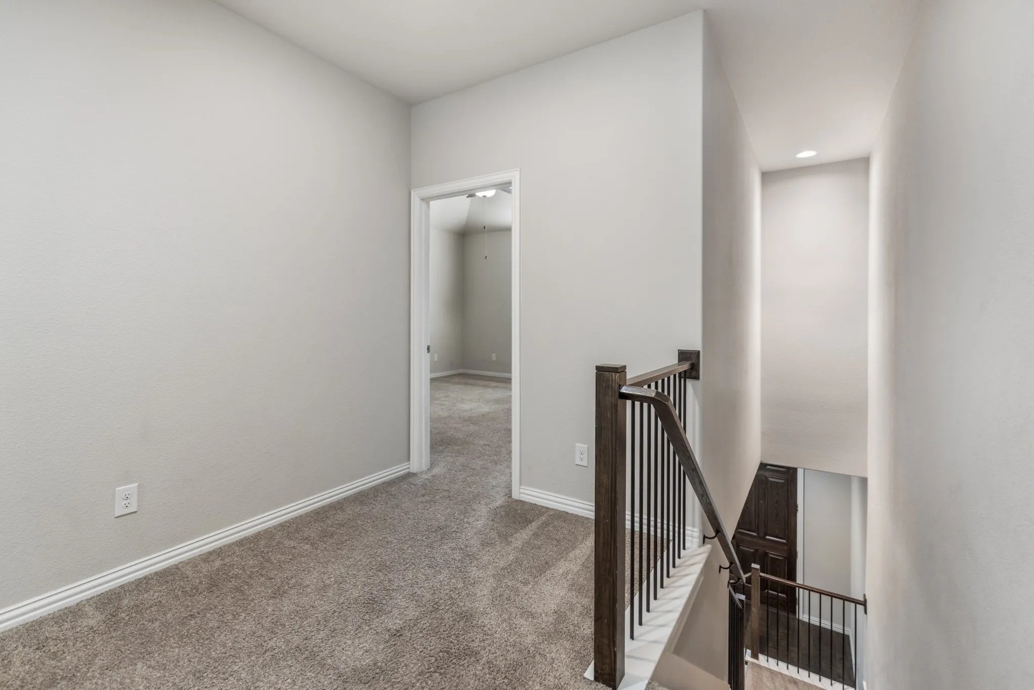 Townhouse For Sale in Tarrant County , 4018 Cascade Sky Drive, Arlington, Texas 76005, 3 Bedroom, 3 Bathroom, 2 Garage spaces, 1,670 Sqft, built in 2016, mls#21336185, Real Estate Agent in Arlington, Homes For Sale in Tarrant county, Homes For Sale in Arlington, Realtor in Arlington Texas, Real Estate Brokerage Independent Realty Texas, Luminita Cordes Realtor
