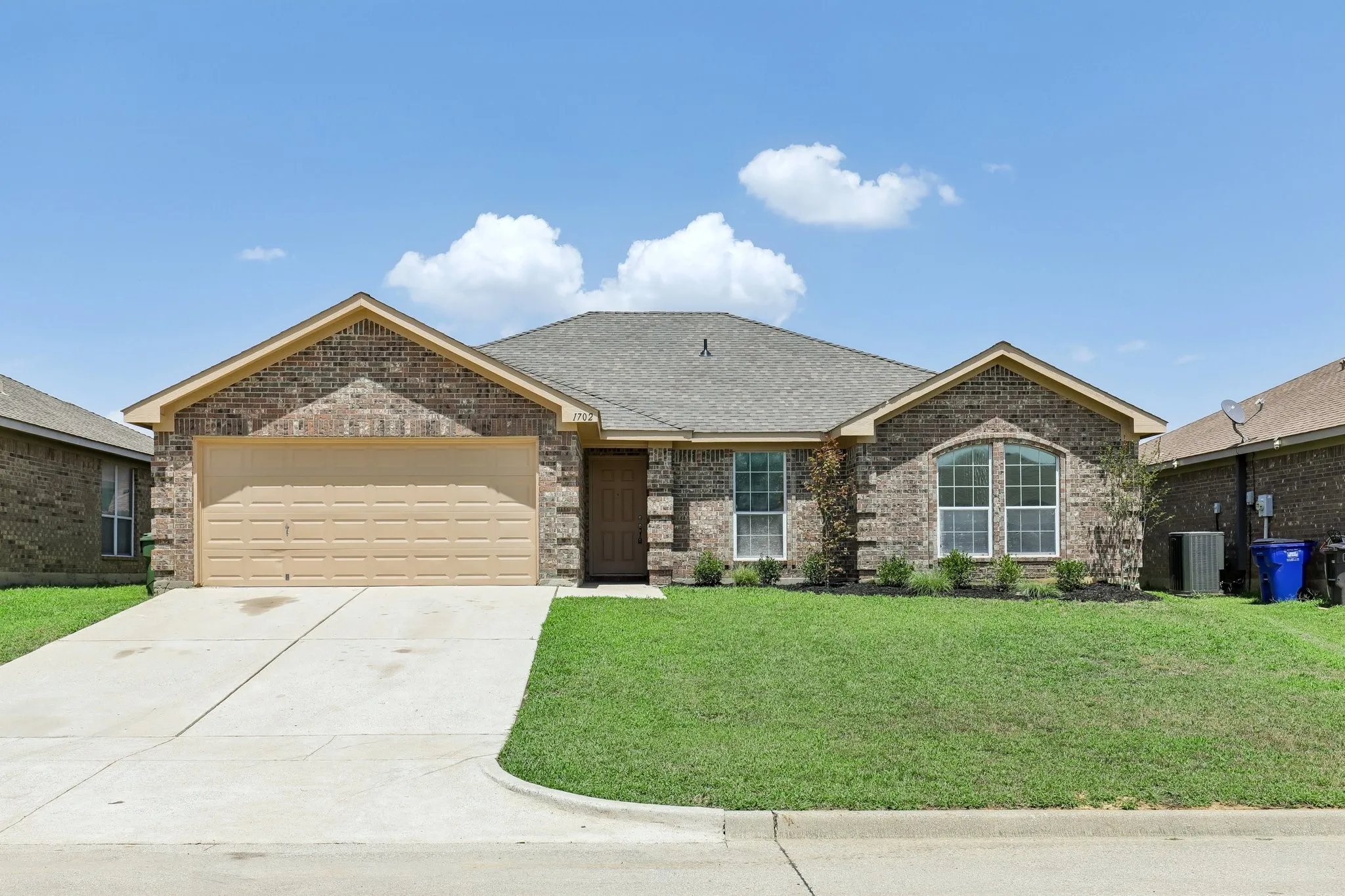 Single Family Residence For Rent in Tarrant County , 1702 La Caya Drive, Mansfield, Texas 76063, 4 Bedroom, 2 Bathroom, 2 Garage spaces, 1,777 Sqft, built in 2007, mls#21337761, Real Estate Agent in Mansfield, Homes For Rent in Tarrant county, Homes For Rent in Mansfield, Realtor in Mansfield Texas, Real Estate Brokerage Independent Realty Texas, Luminita Cordes Realtor