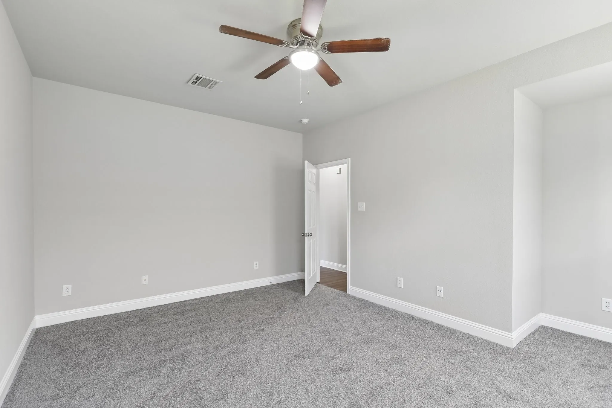 Single Family Residence For Rent in Tarrant County , 1702 La Caya Drive, Mansfield, Texas 76063, 4 Bedroom, 2 Bathroom, 2 Garage spaces, 1,777 Sqft, built in 2007, mls#21337761, Real Estate Agent in Mansfield, Homes For Rent in Tarrant county, Homes For Rent in Mansfield, Realtor in Mansfield Texas, Real Estate Brokerage Independent Realty Texas, Luminita Cordes Realtor