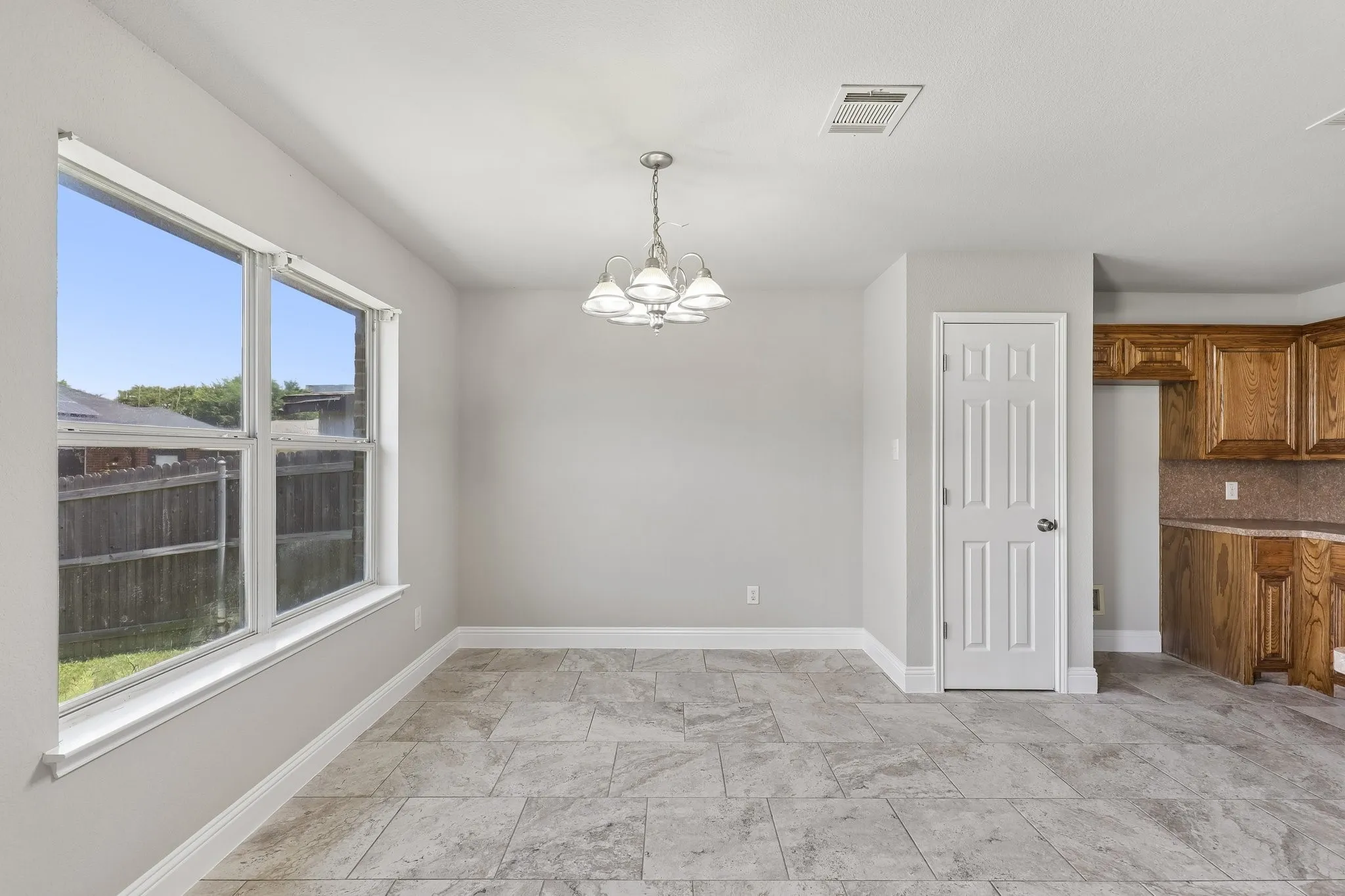 Single Family Residence For Rent in Tarrant County , 1702 La Caya Drive, Mansfield, Texas 76063, 4 Bedroom, 2 Bathroom, 2 Garage spaces, 1,777 Sqft, built in 2007, mls#21337761, Real Estate Agent in Mansfield, Homes For Rent in Tarrant county, Homes For Rent in Mansfield, Realtor in Mansfield Texas, Real Estate Brokerage Independent Realty Texas, Luminita Cordes Realtor